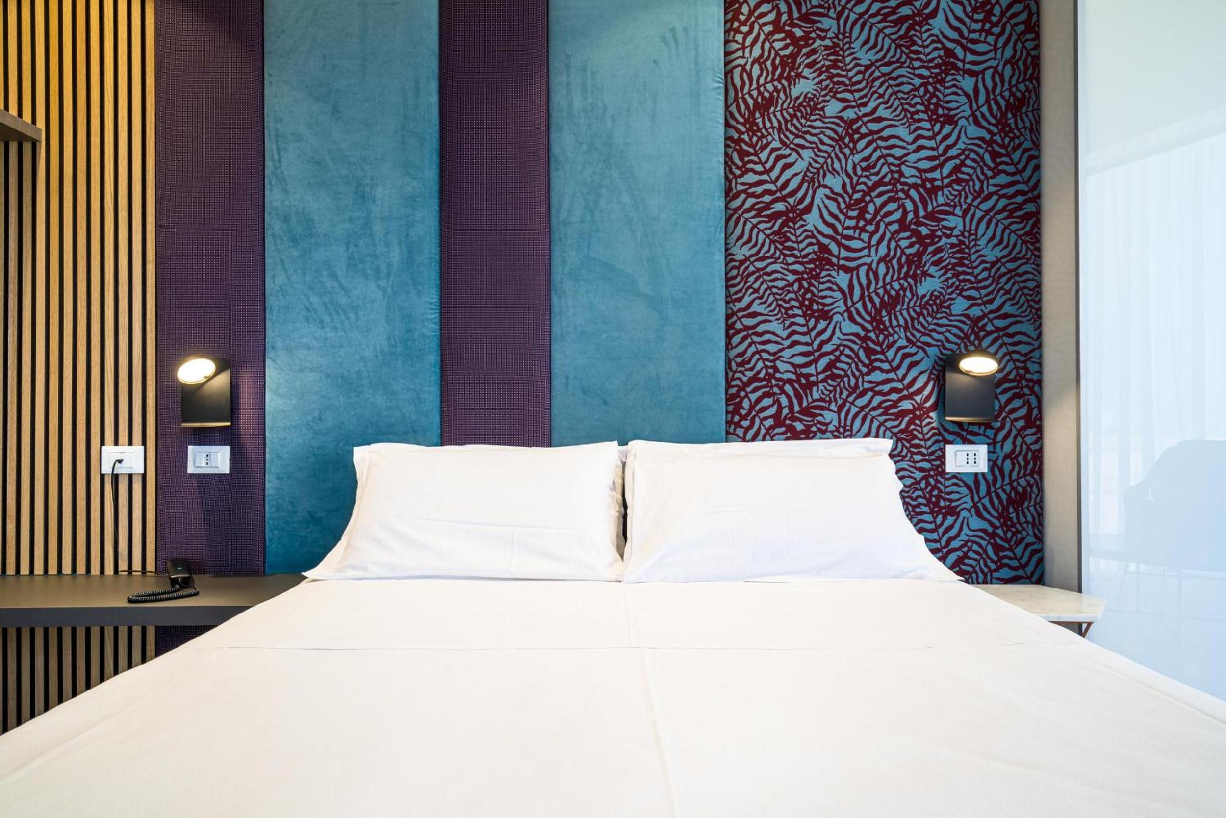 Deluxe Double Room with Balcony and Sea View