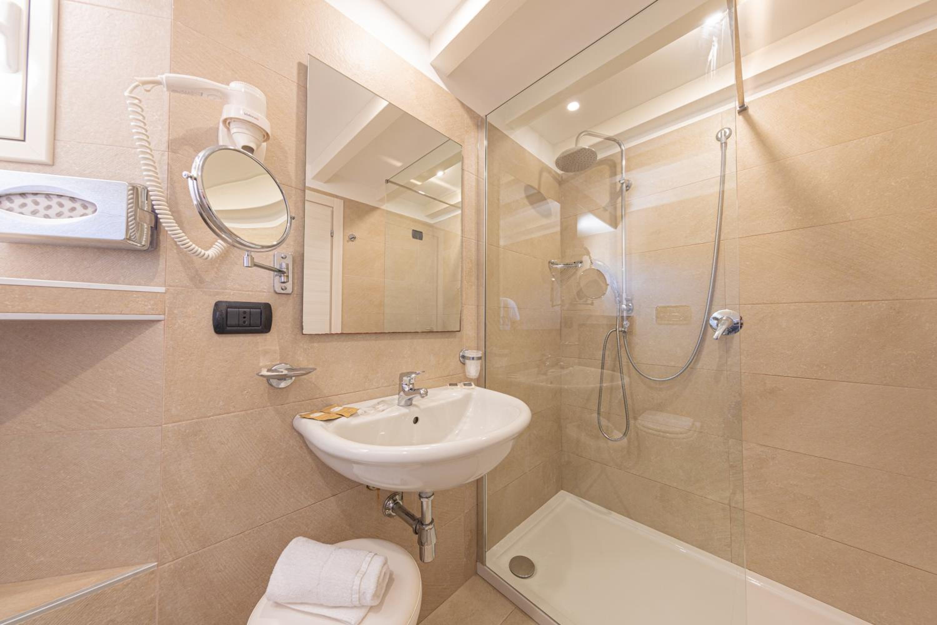 Deluxe Double or Twin Room with Sea View