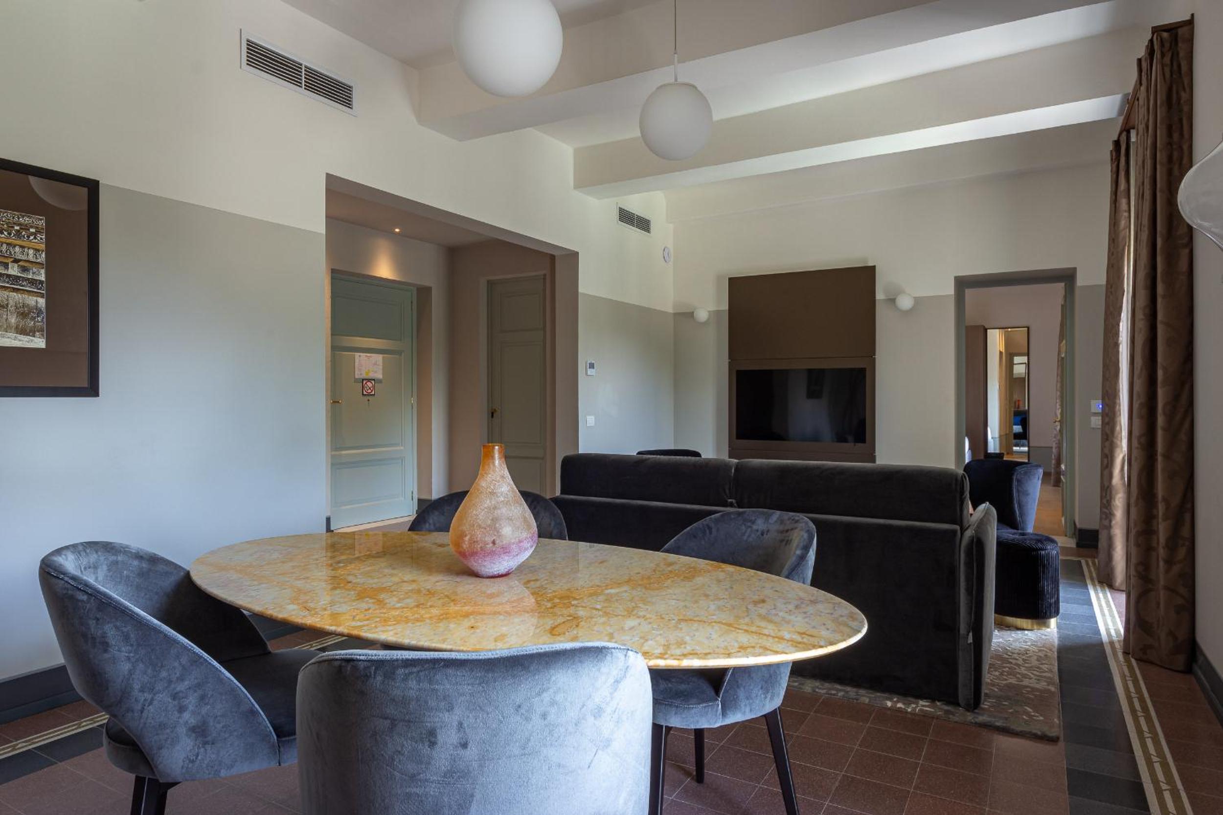 Two-Bedroom Suite Camelia