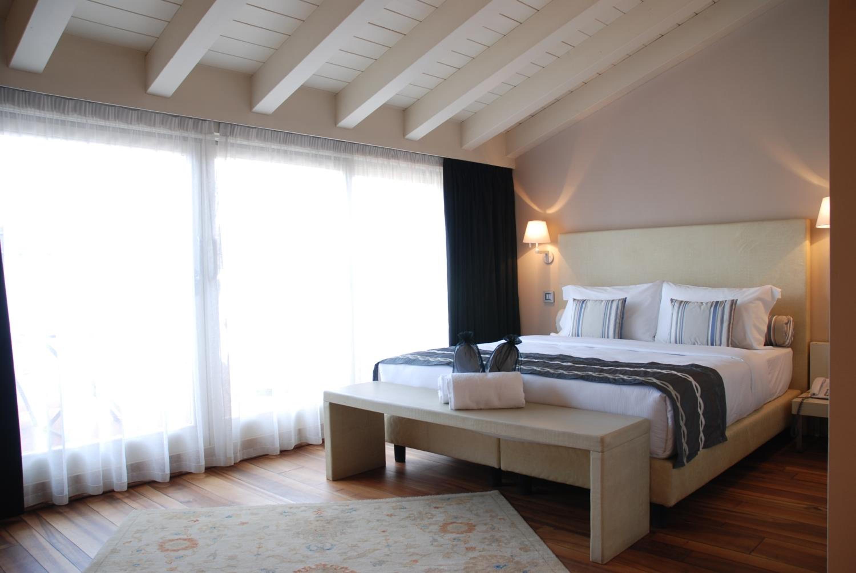 Prestige Room with Lake View - Split level