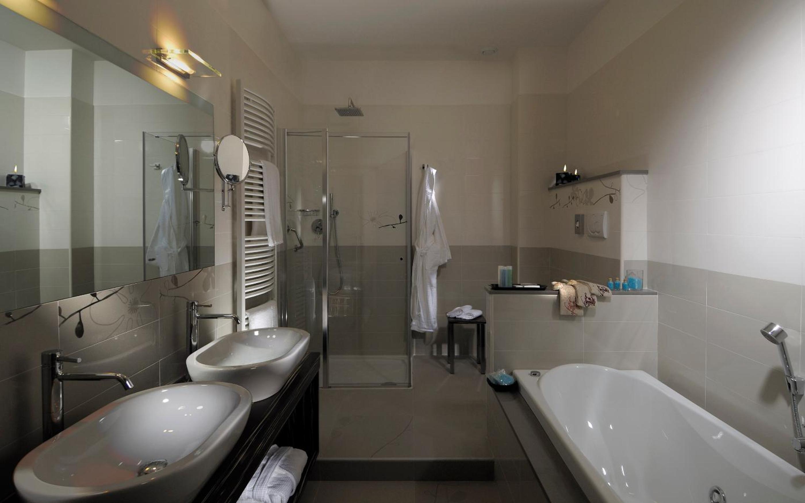 Junior Suite with Spa Access