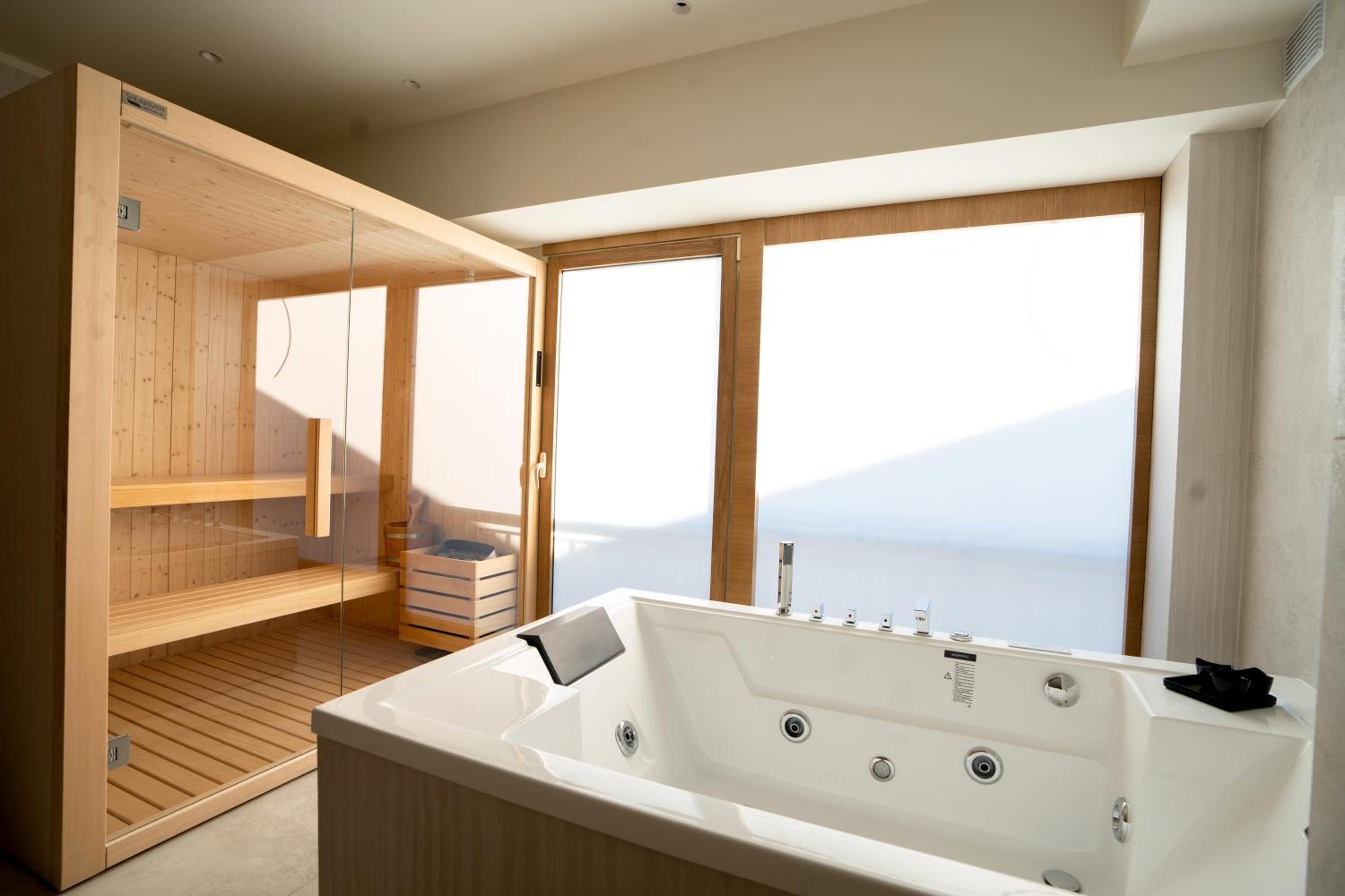 Suite with Hot Tub