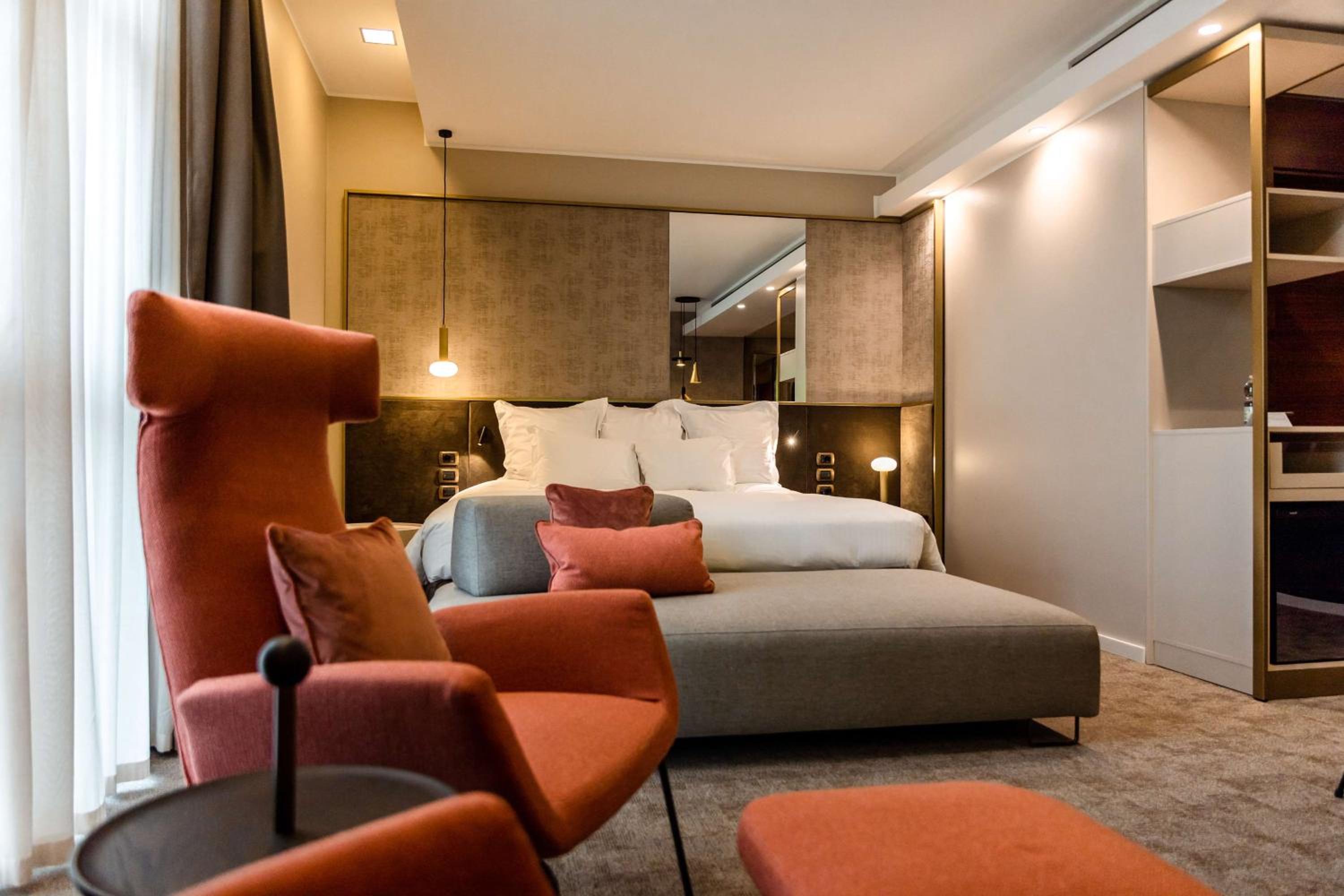 Deluxe One-Bedroom Junior King Suite 