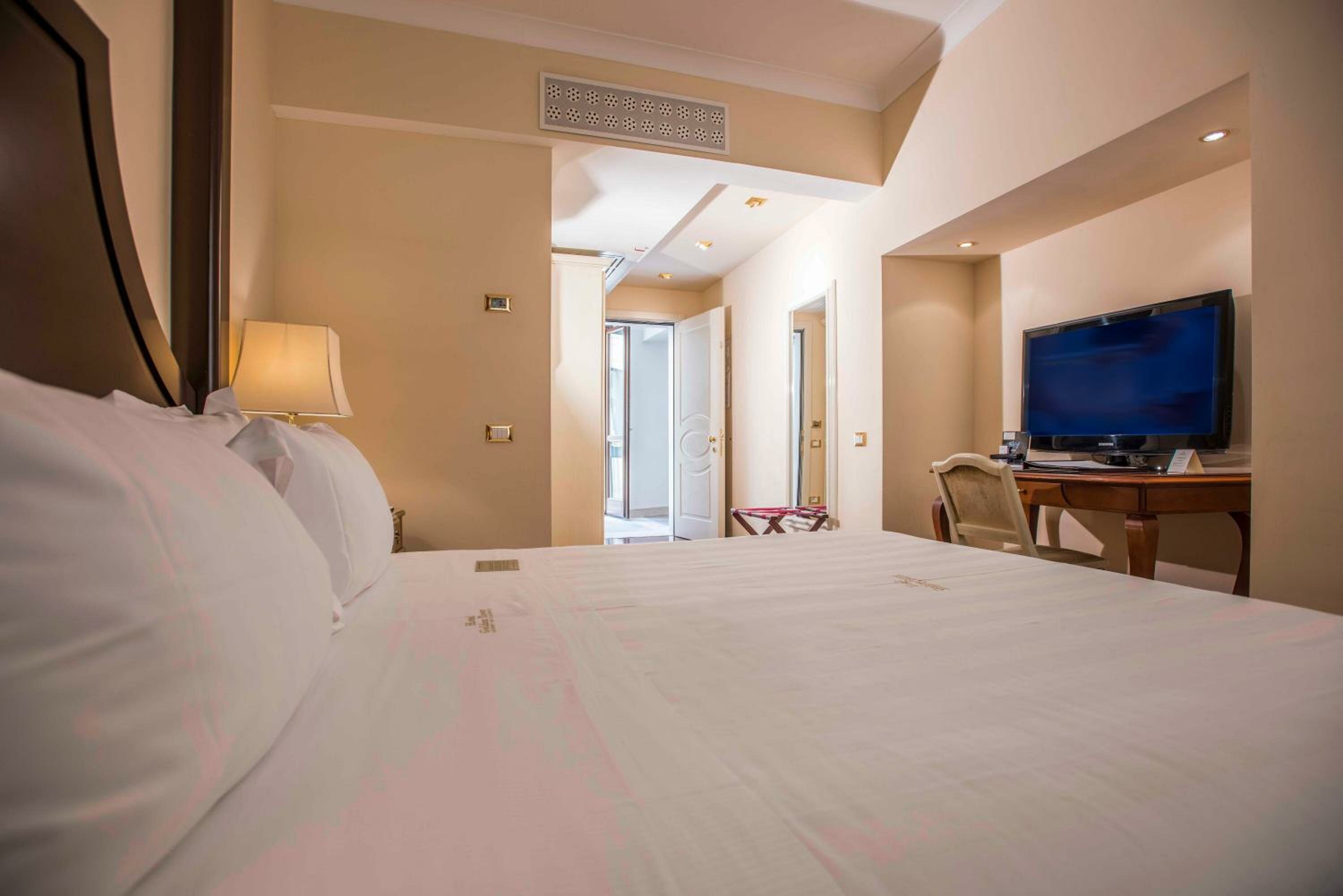 Deluxe Double or Twin Room