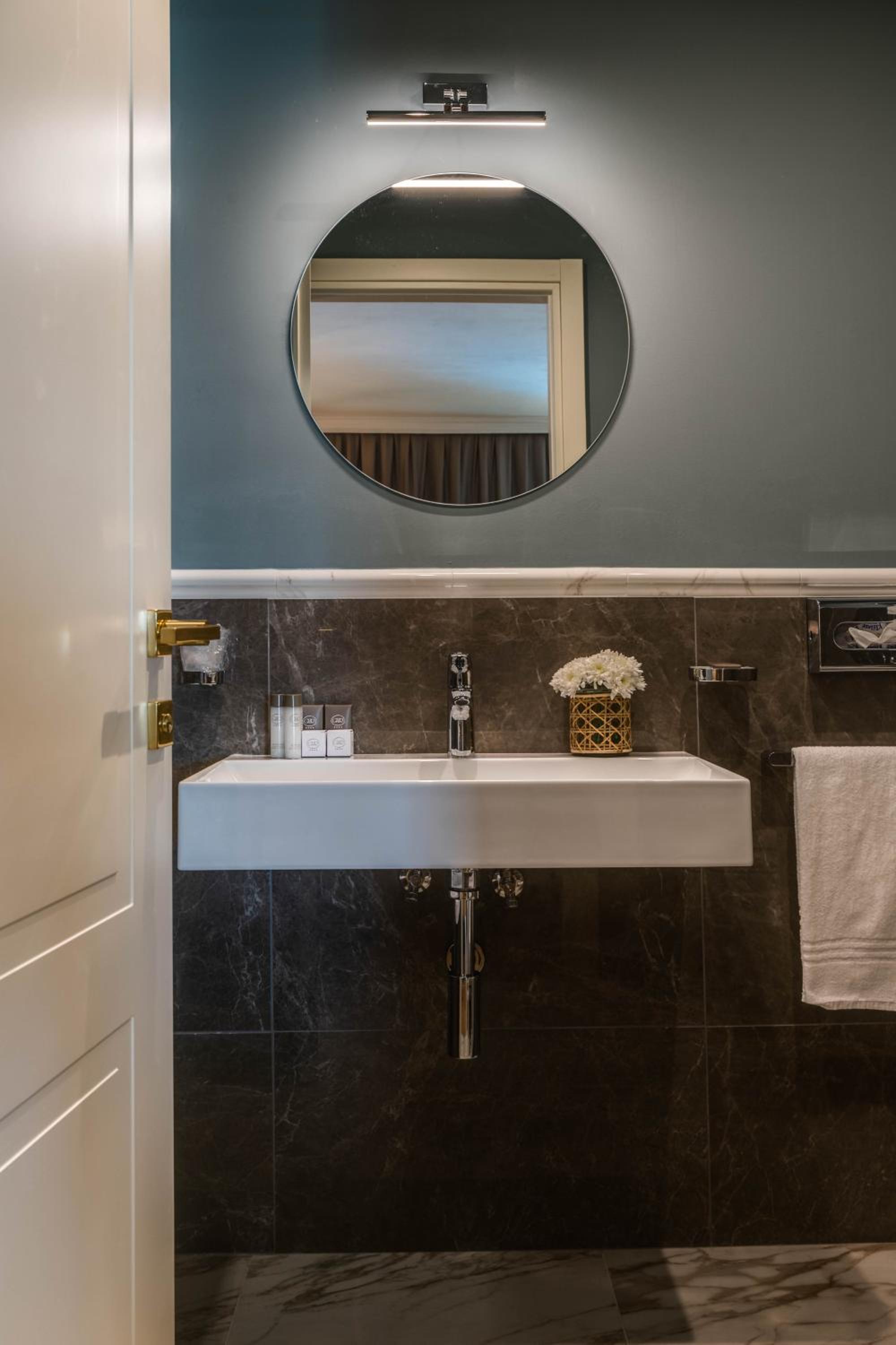 Superior Junior Suite with Two bathrooms