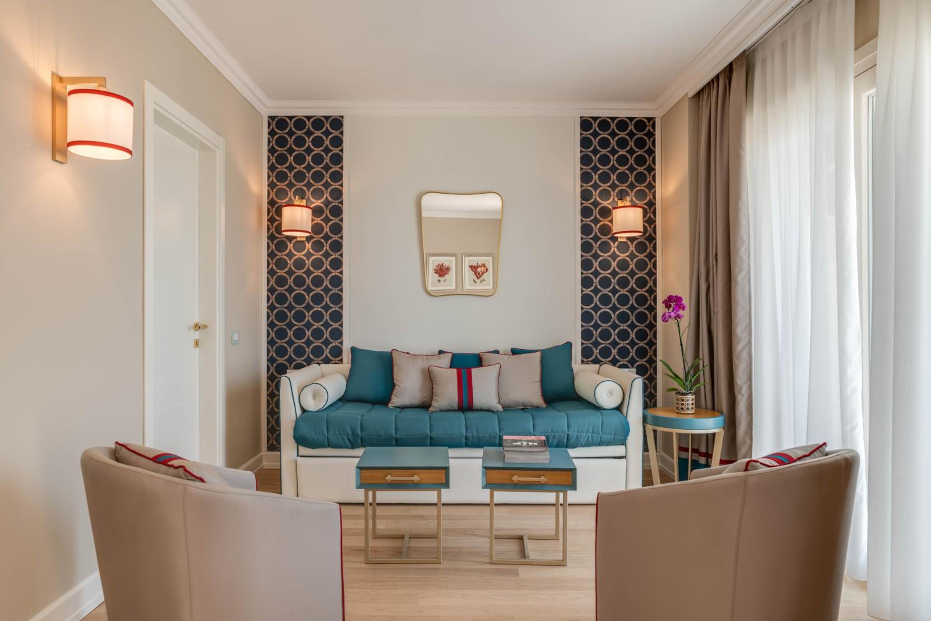 Superior Junior Suite with Two bathrooms