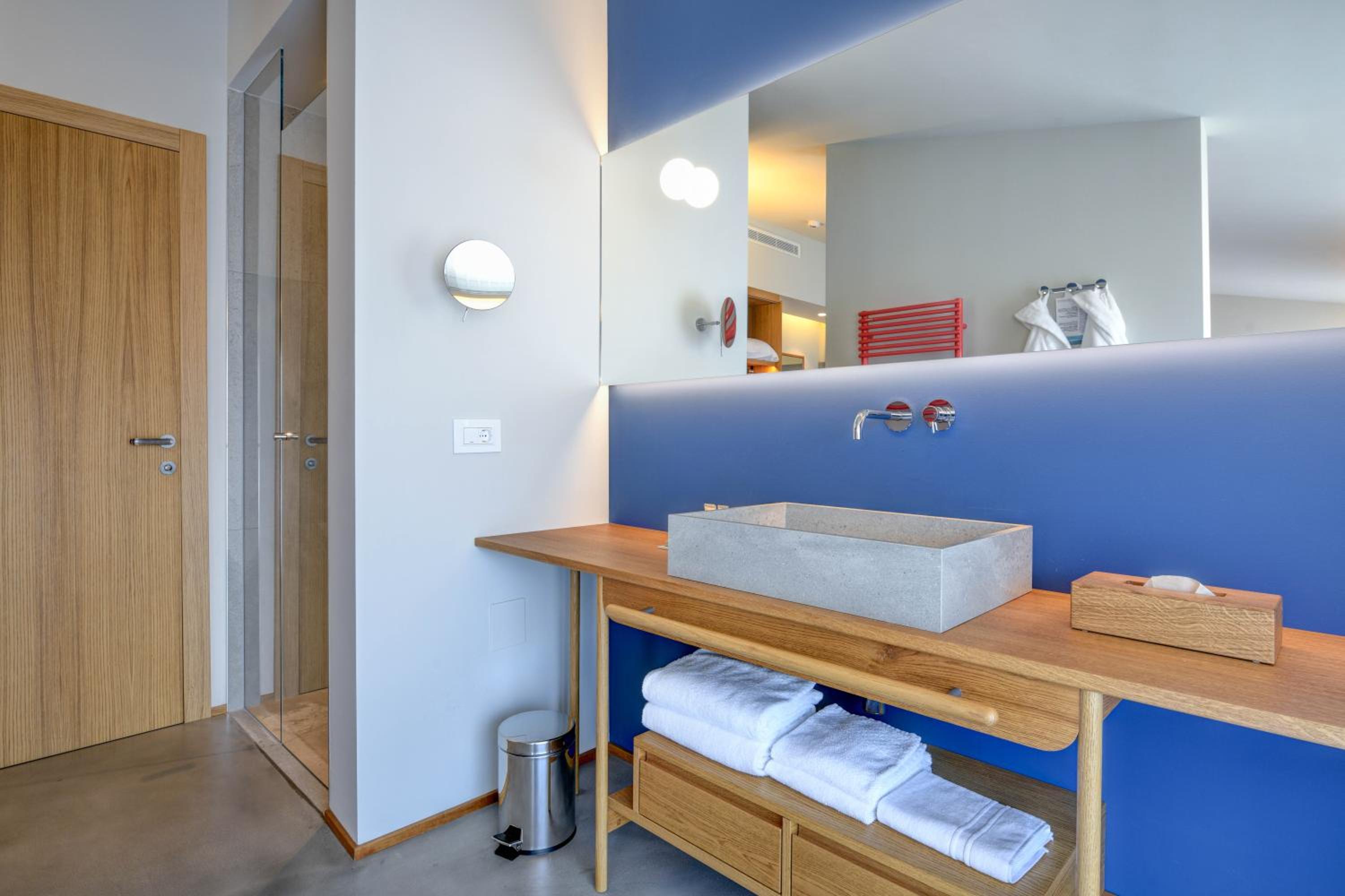 Superior Double Room with Lateral Lake View