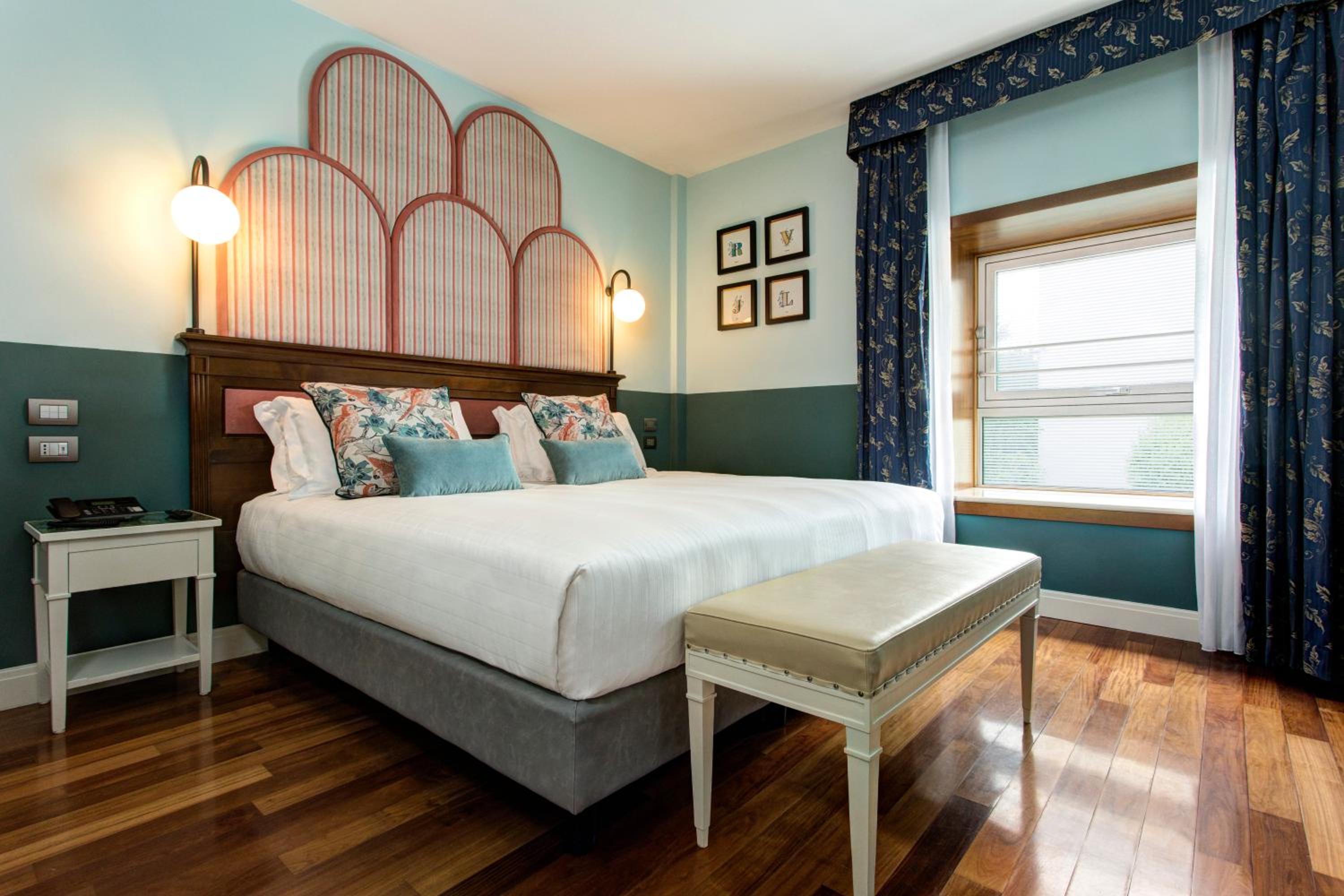 One-Bedroom King Suite with Sofa Bed and Living Area