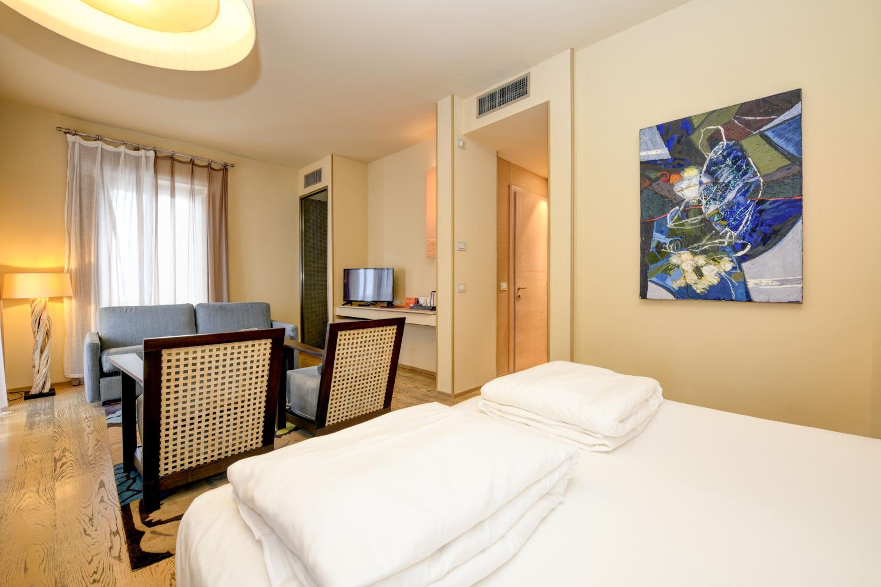 Junior Suite with Lake View