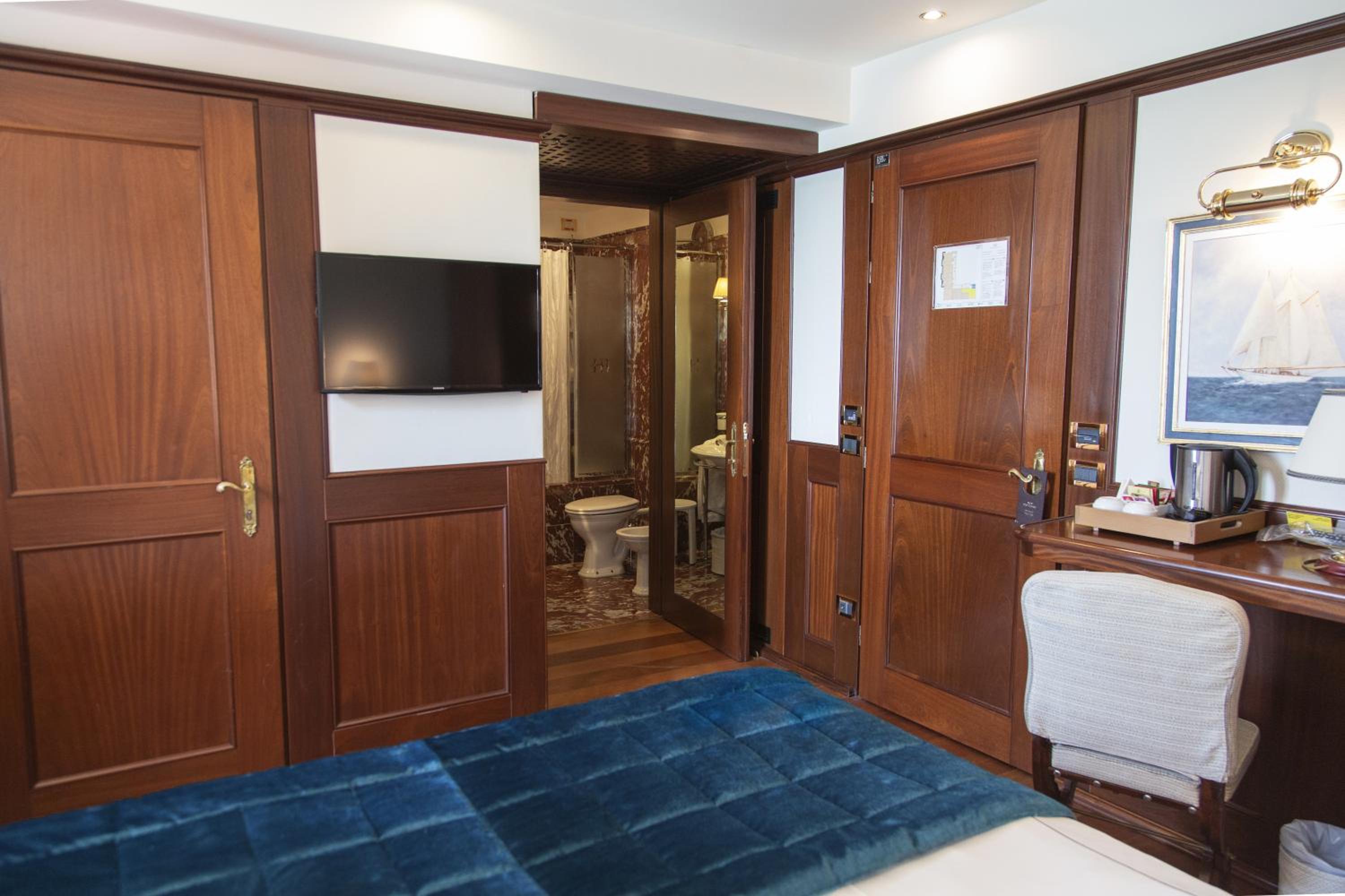 Superior Double Room with Lagoon View