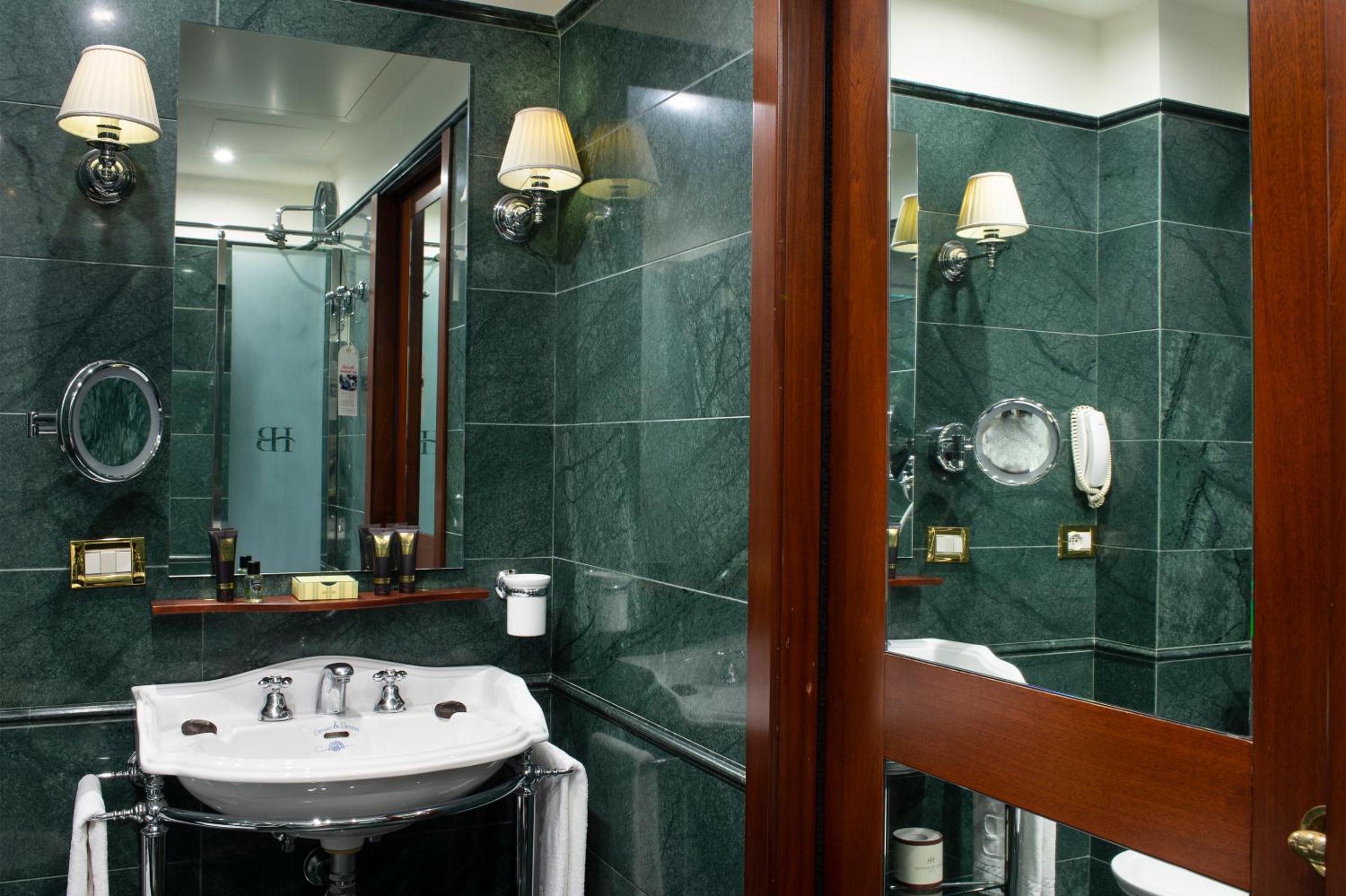 Deluxe Double Room with Lagoon View