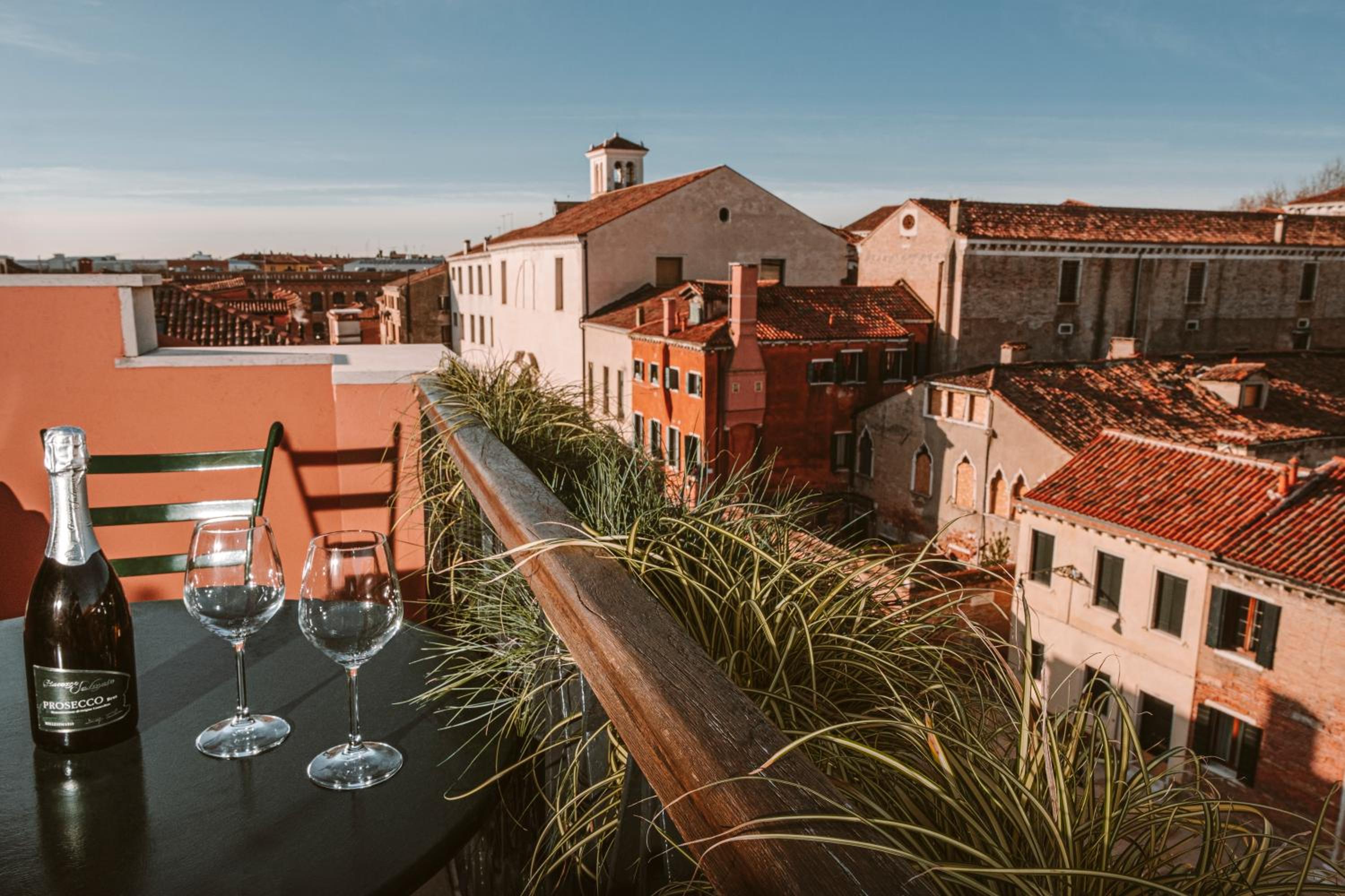 One-Bedroom Apartment - Annex