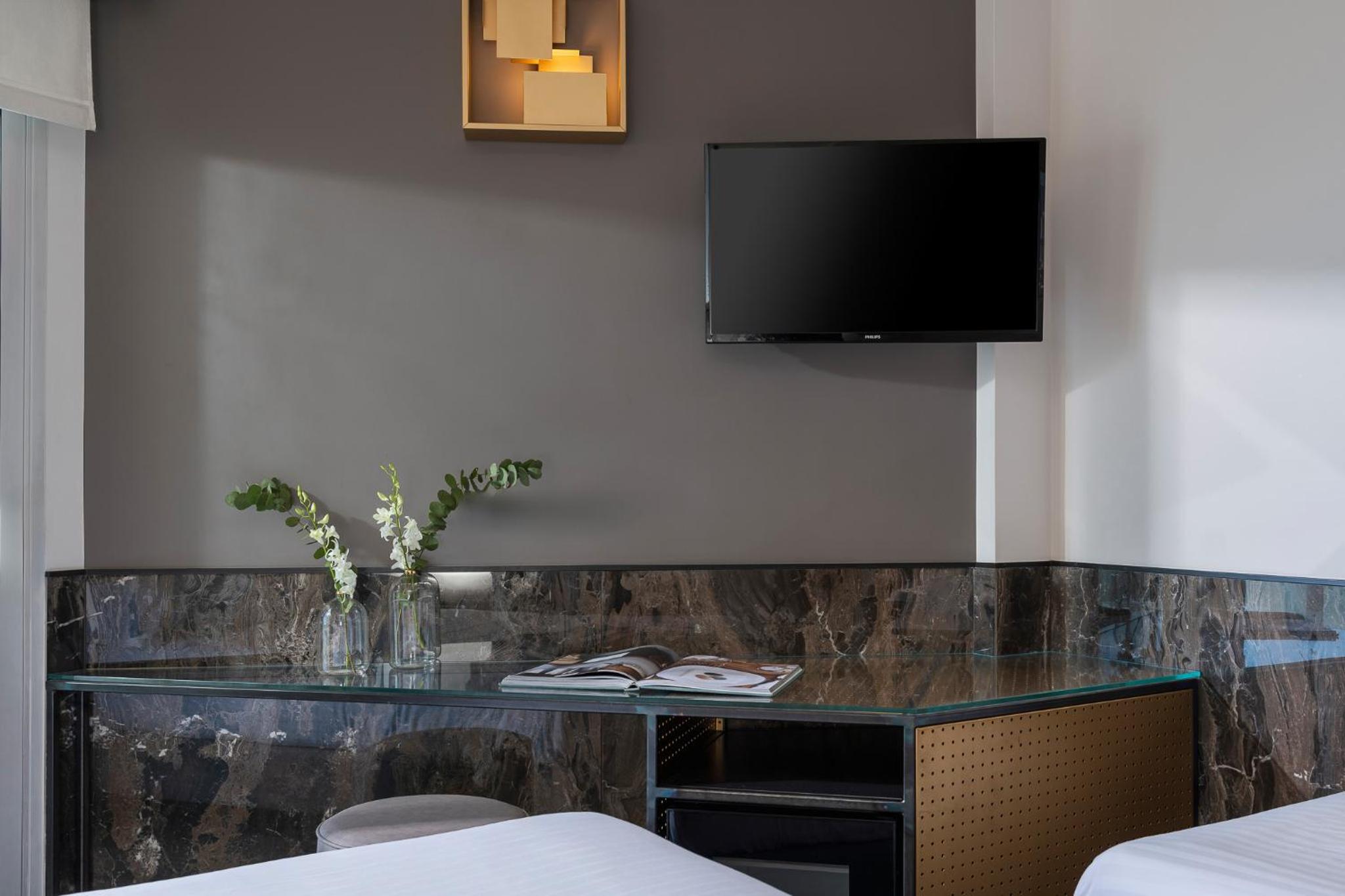 Superior Double or Twin Room with Partial Sea View