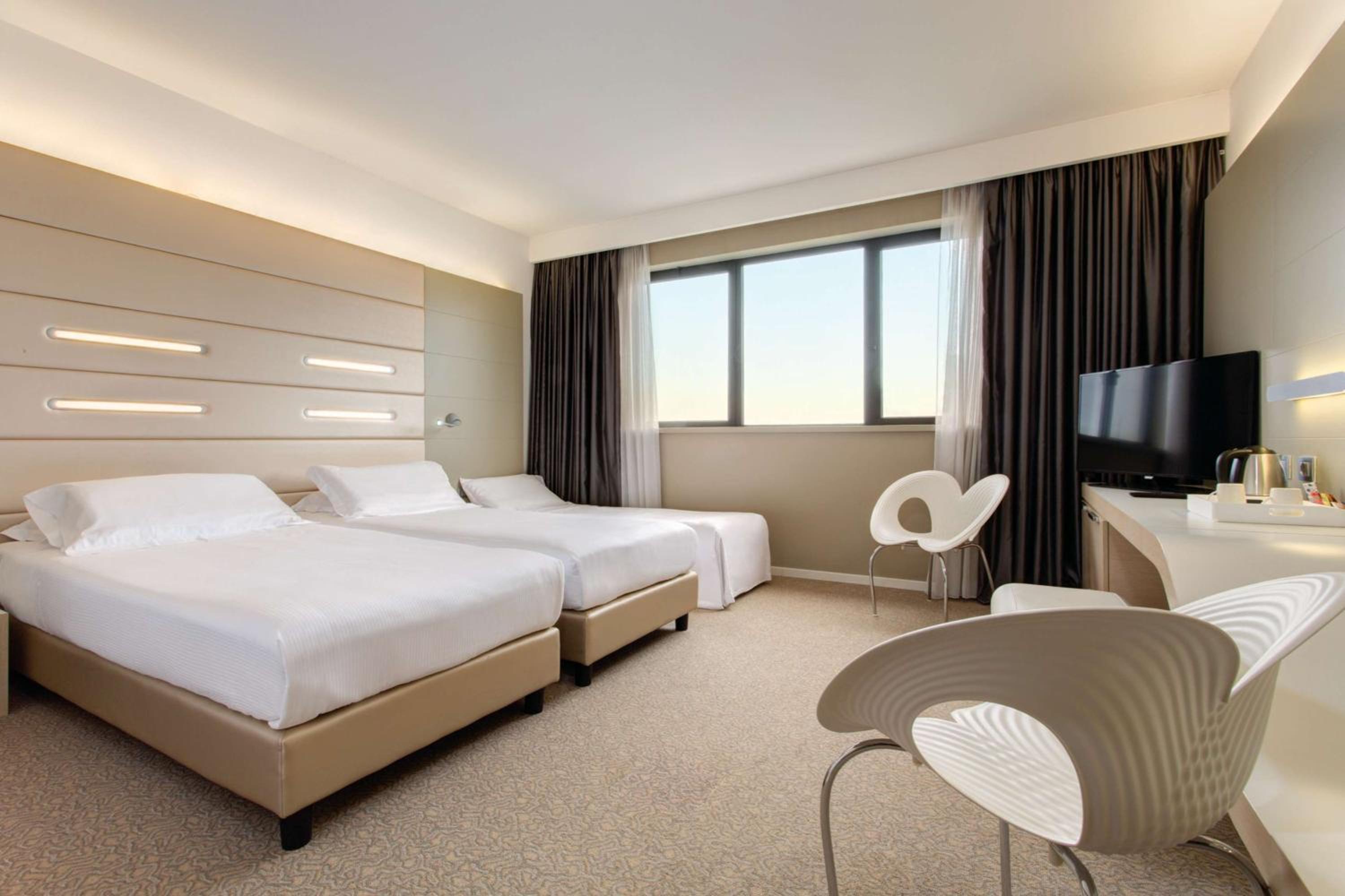 Standard King Room with Single Bed