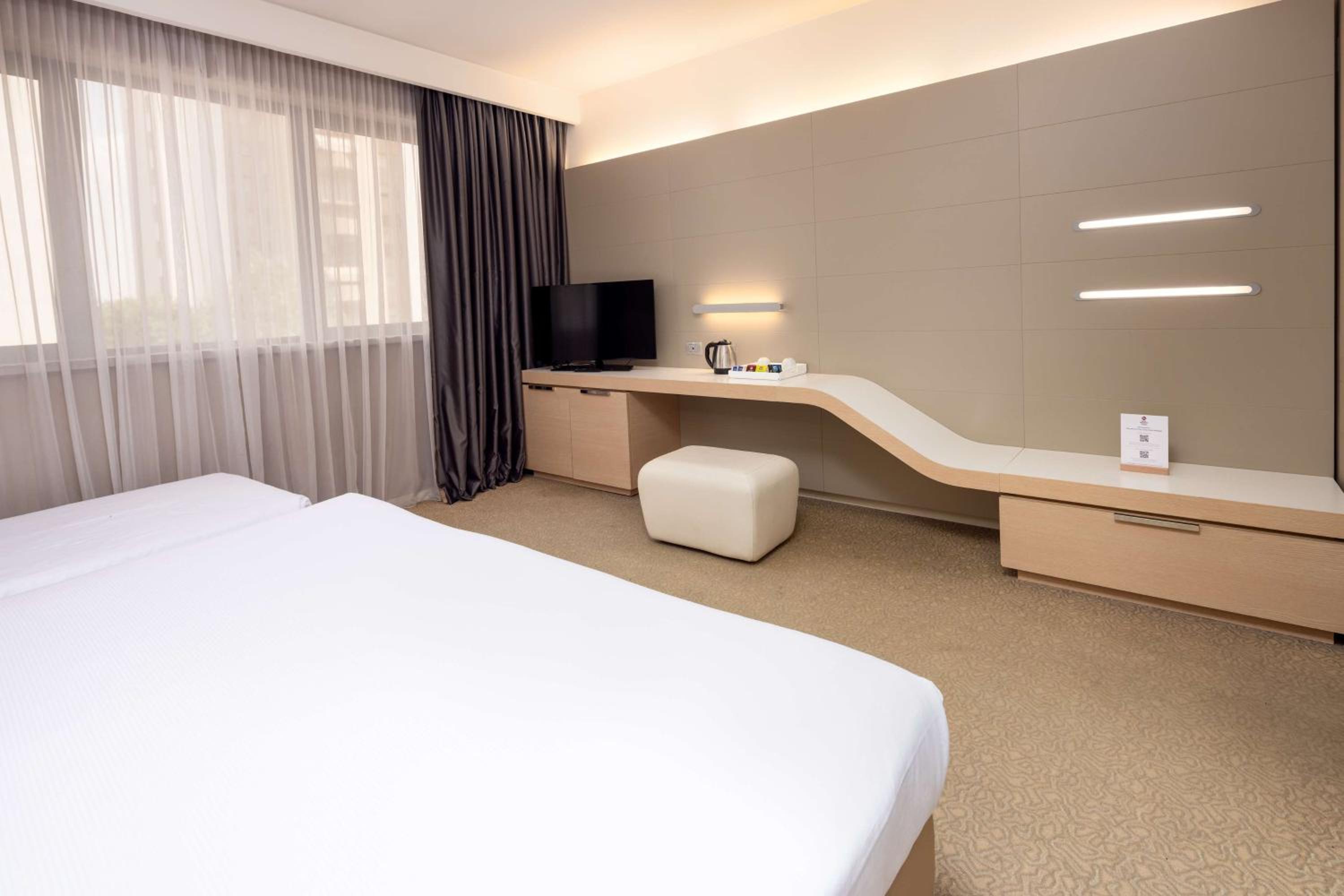 Standard King Room with Single Bed