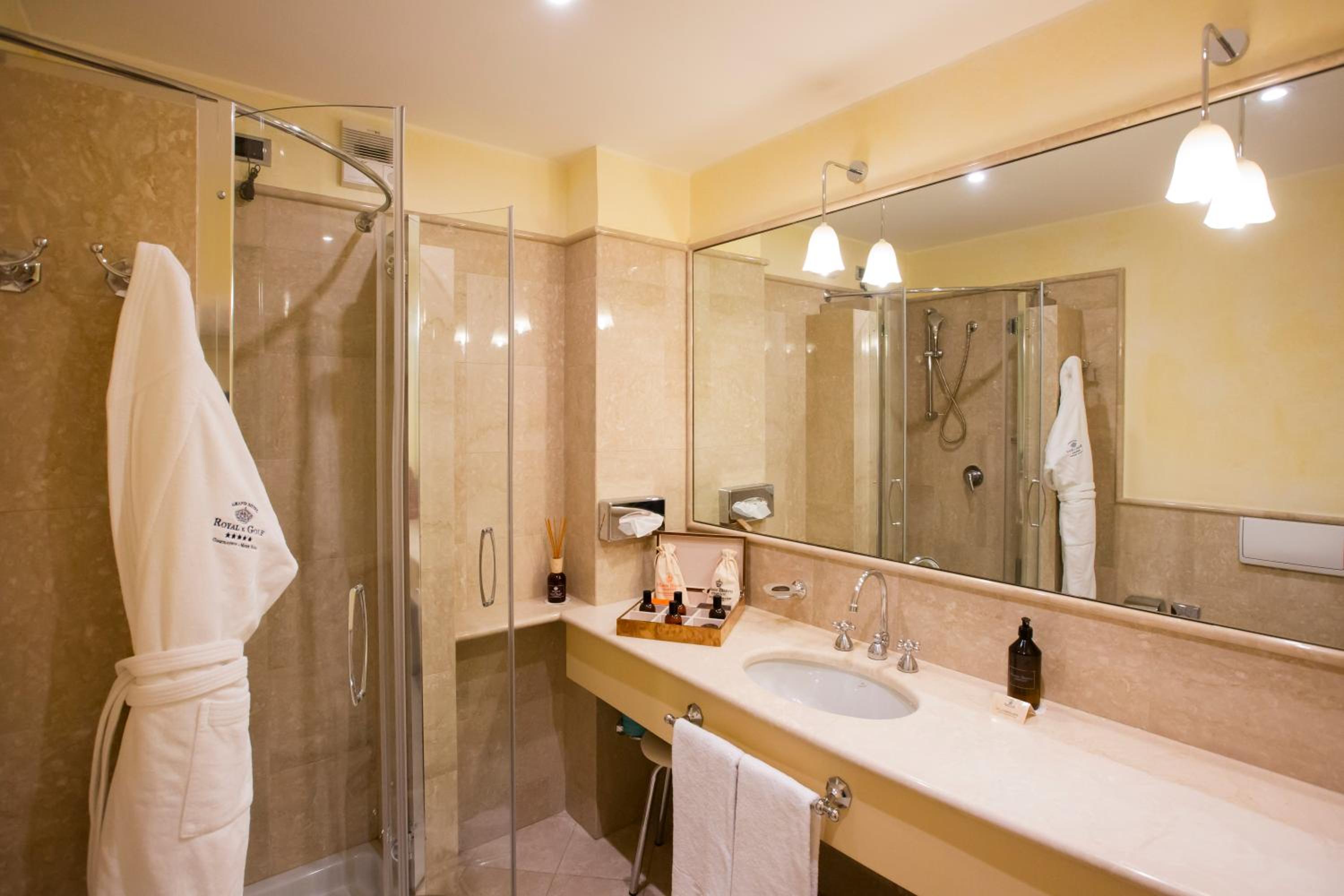 Deluxe Double or Twin Room with Mountain View