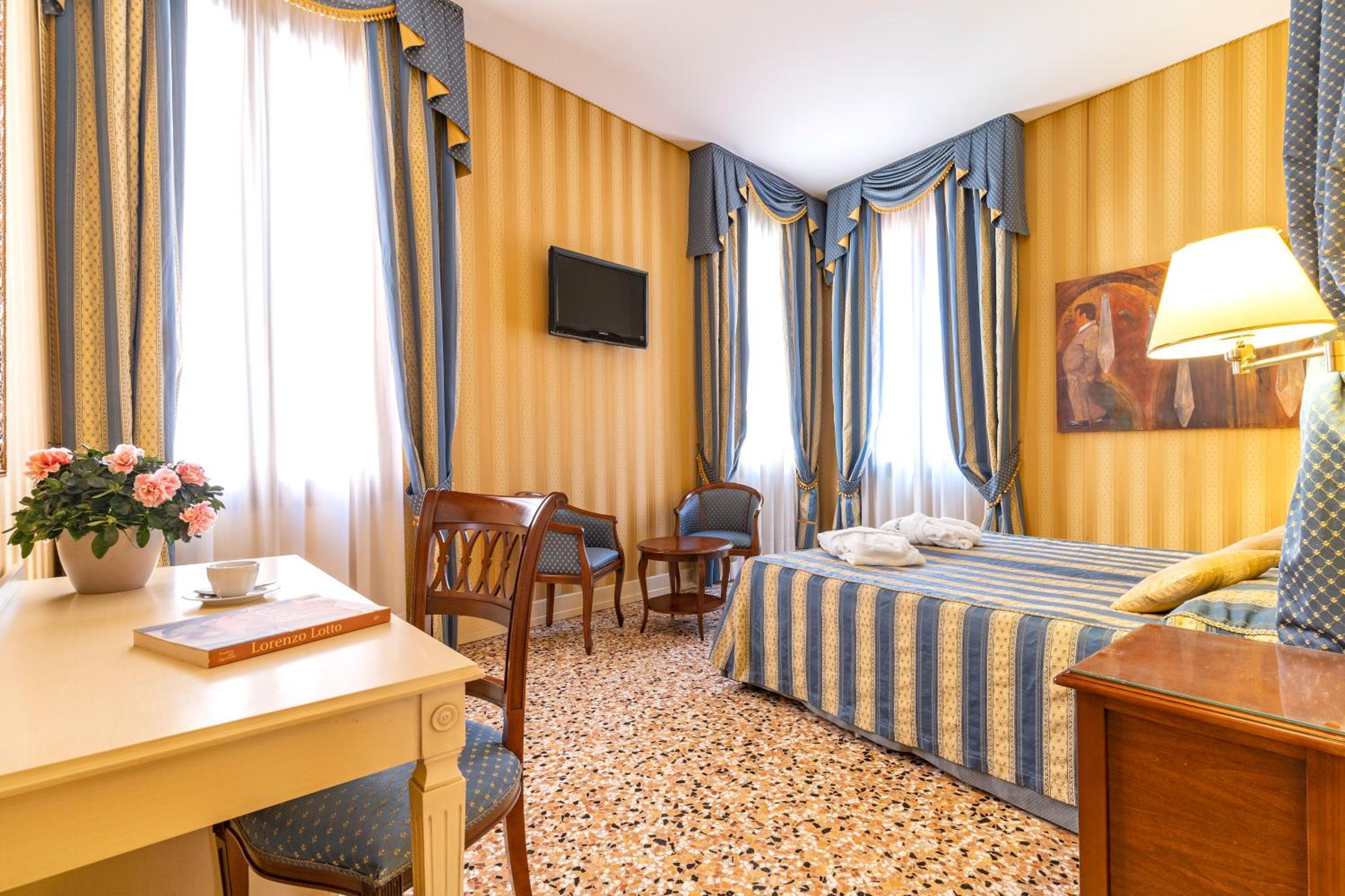 Suite with Canal View