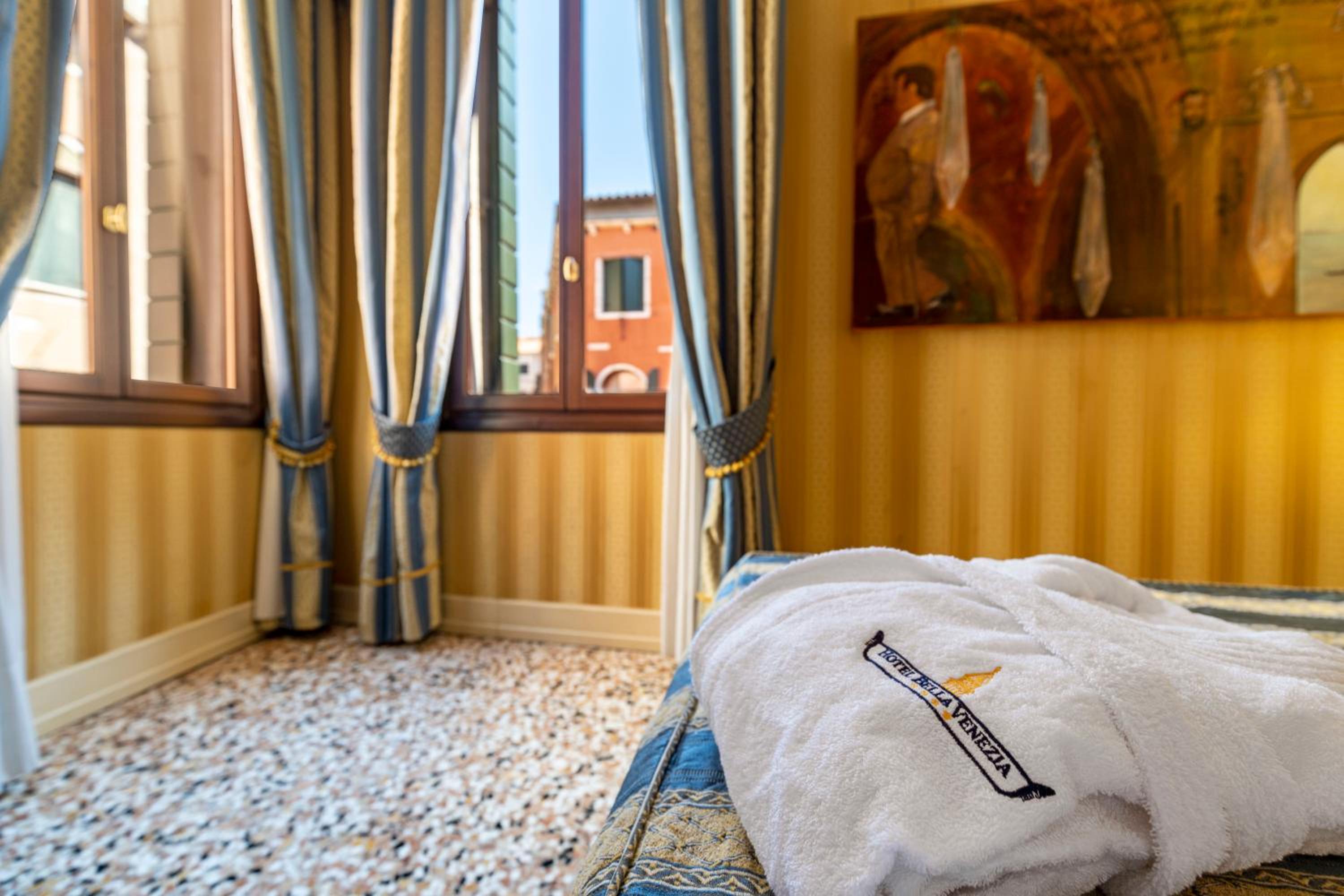 Suite with Canal View