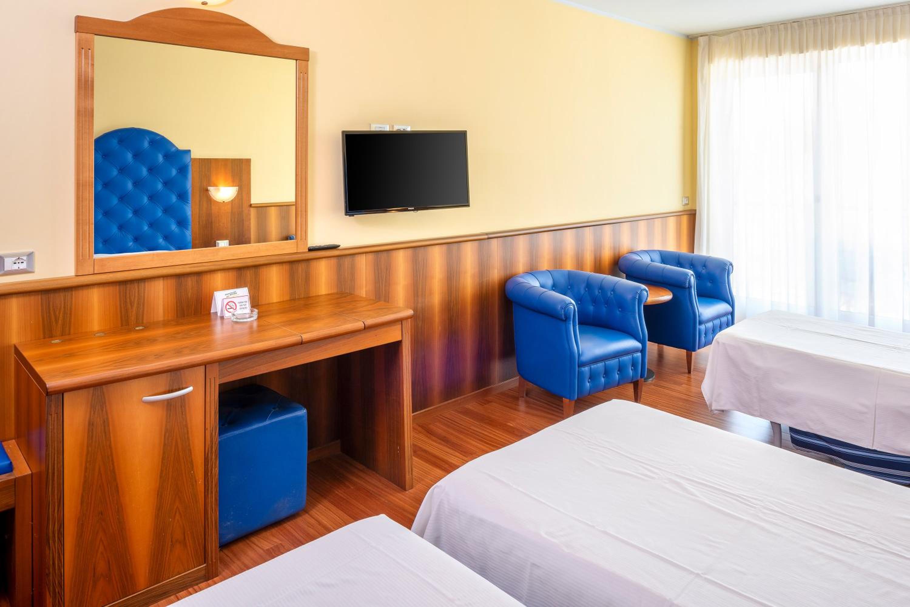 Deluxe Twin Room With Lake View