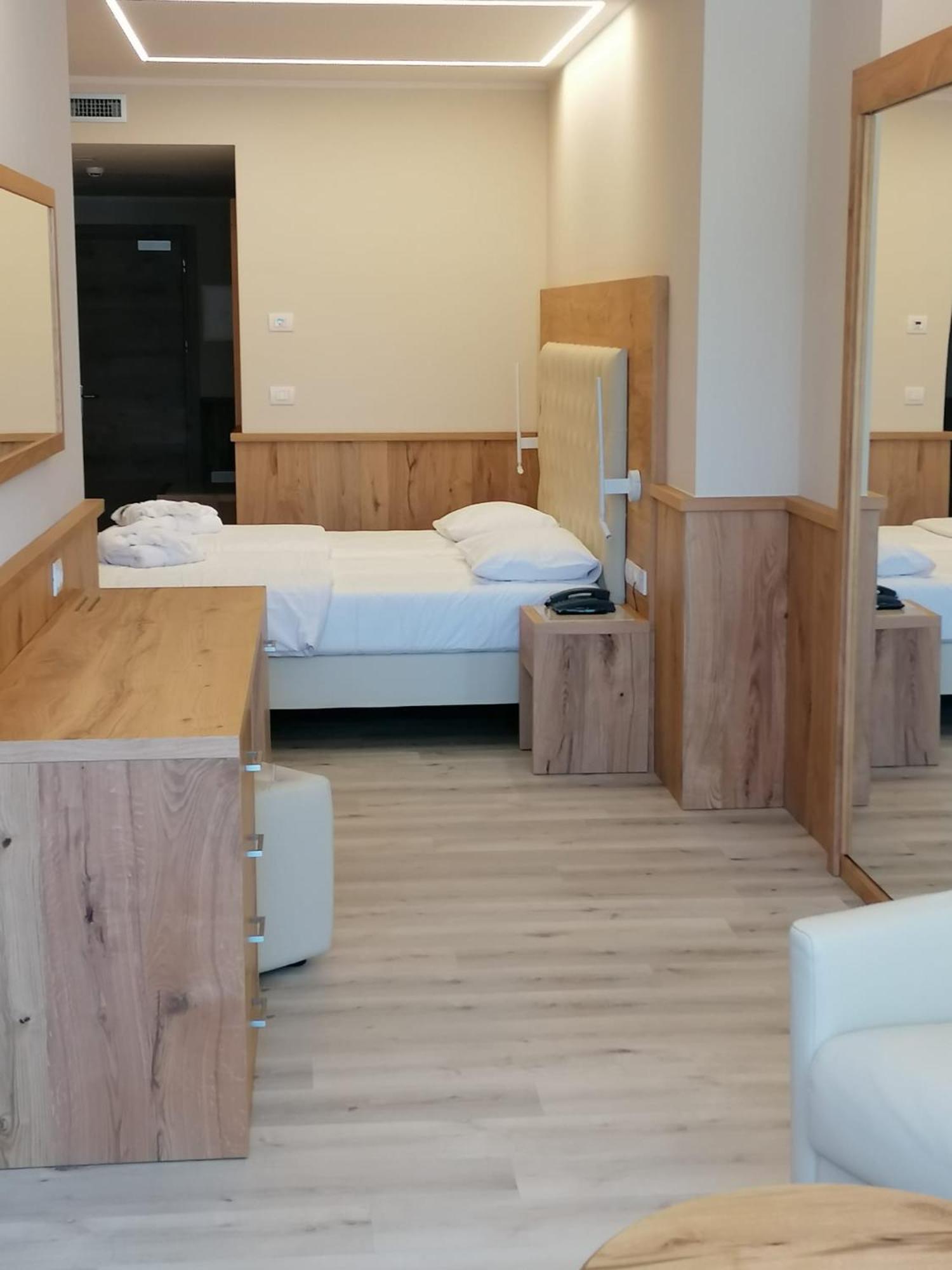 Suite with Lake View