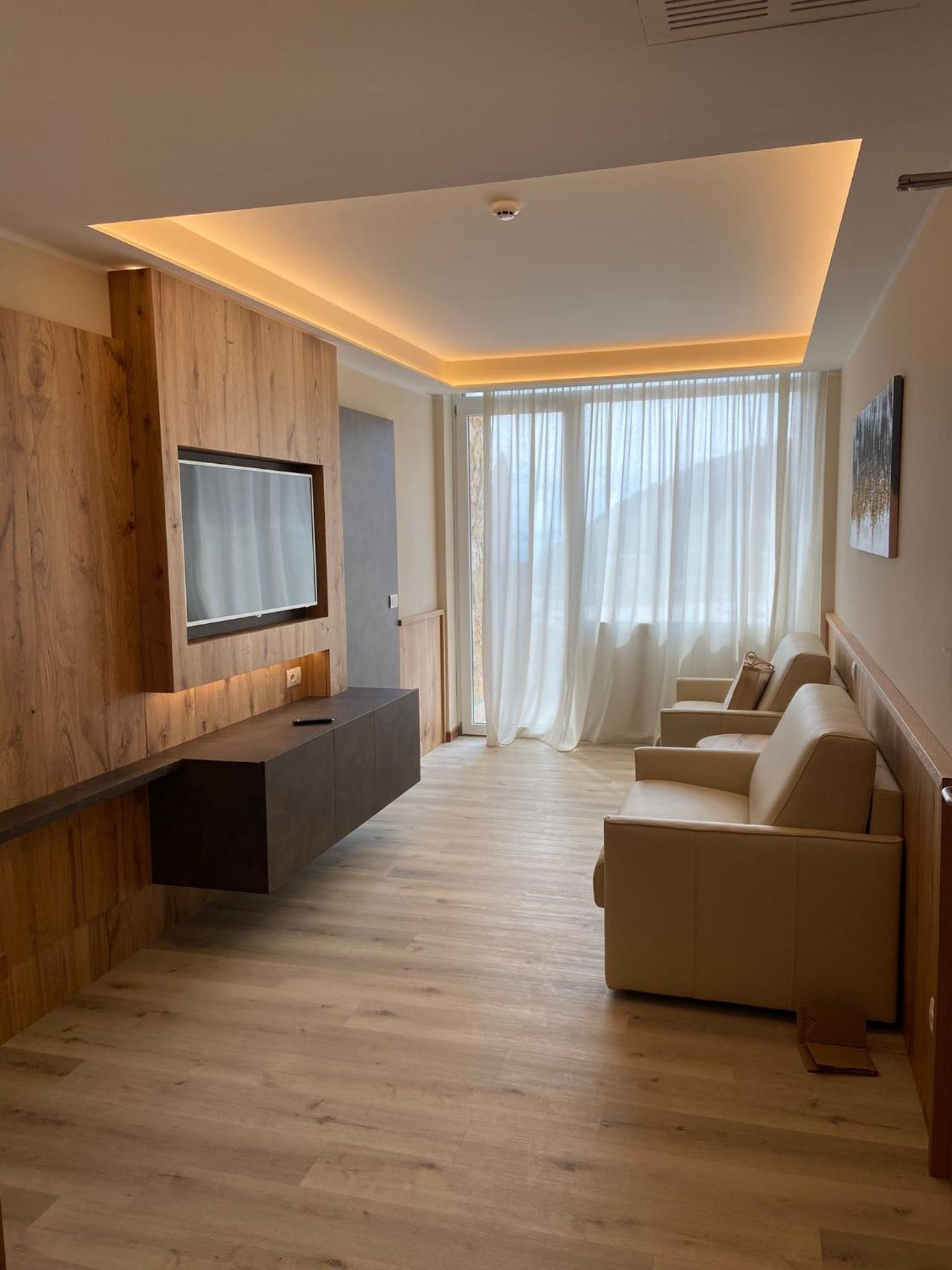 Suite with Lake View