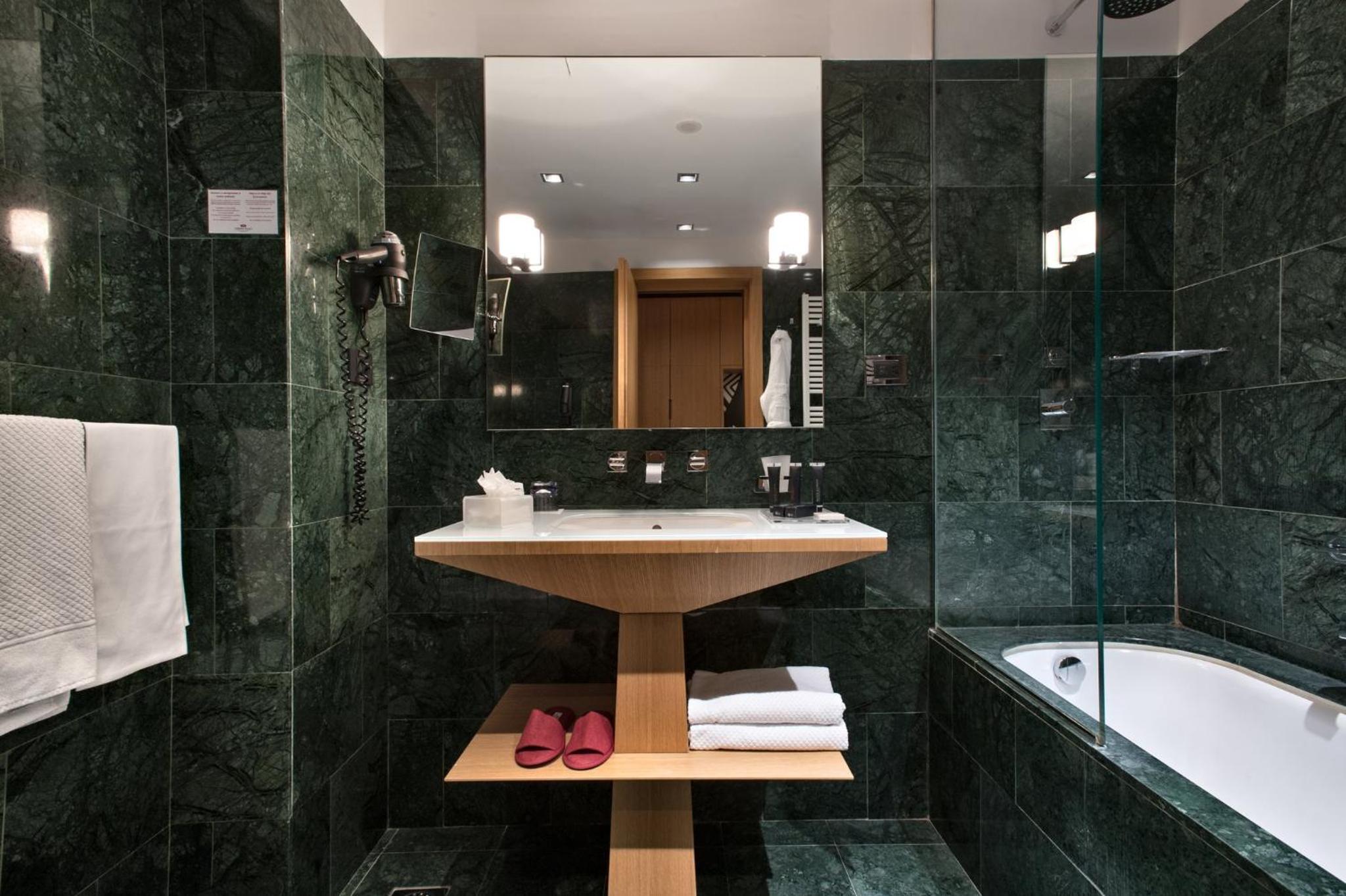 One-Bedroom King Suite - Non-Smoking