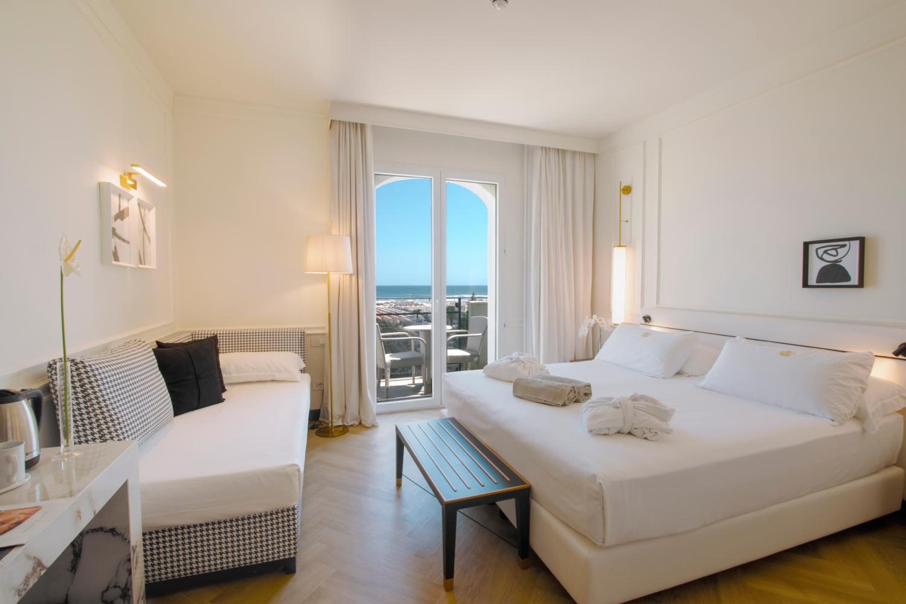 Deluxe Triple Room with Sea View