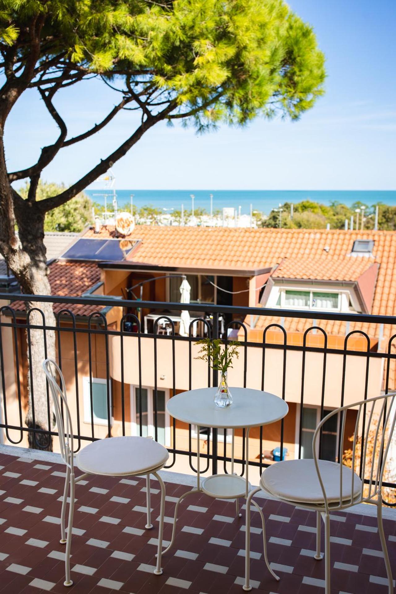 Deluxe Double Room with Balcony and Sea View