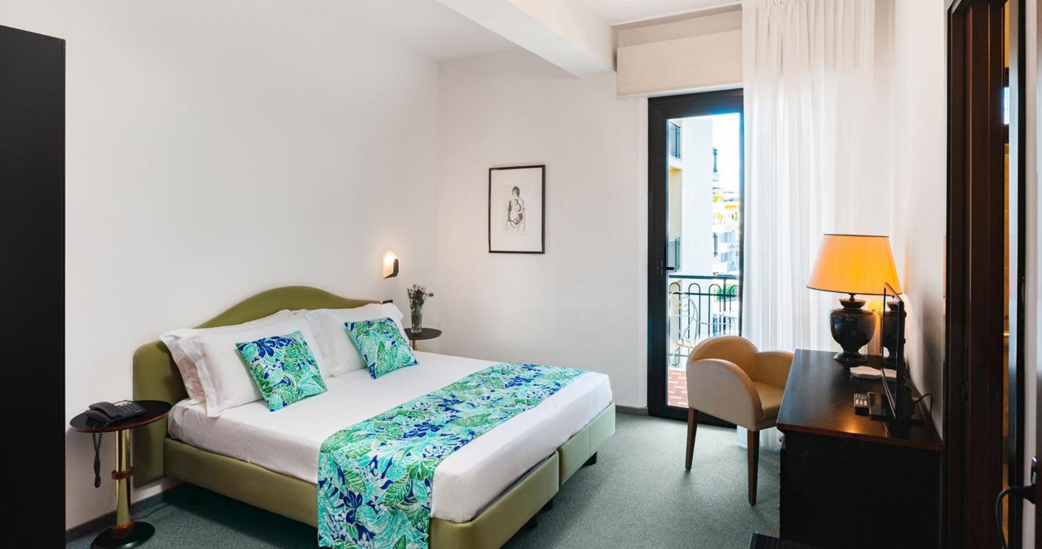 Deluxe Double Room with Balcony and Sea View