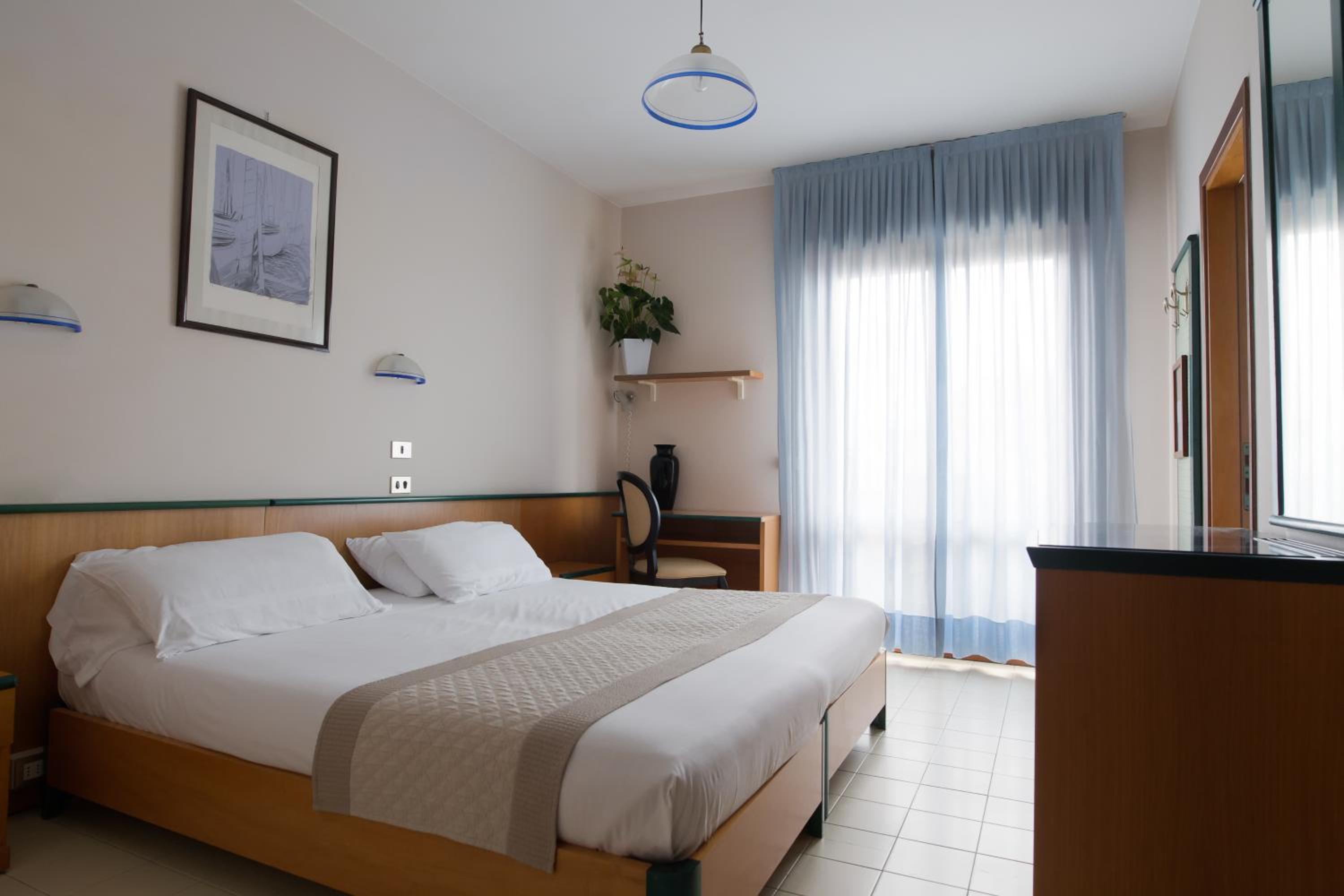 Triple Room with Side Sea View