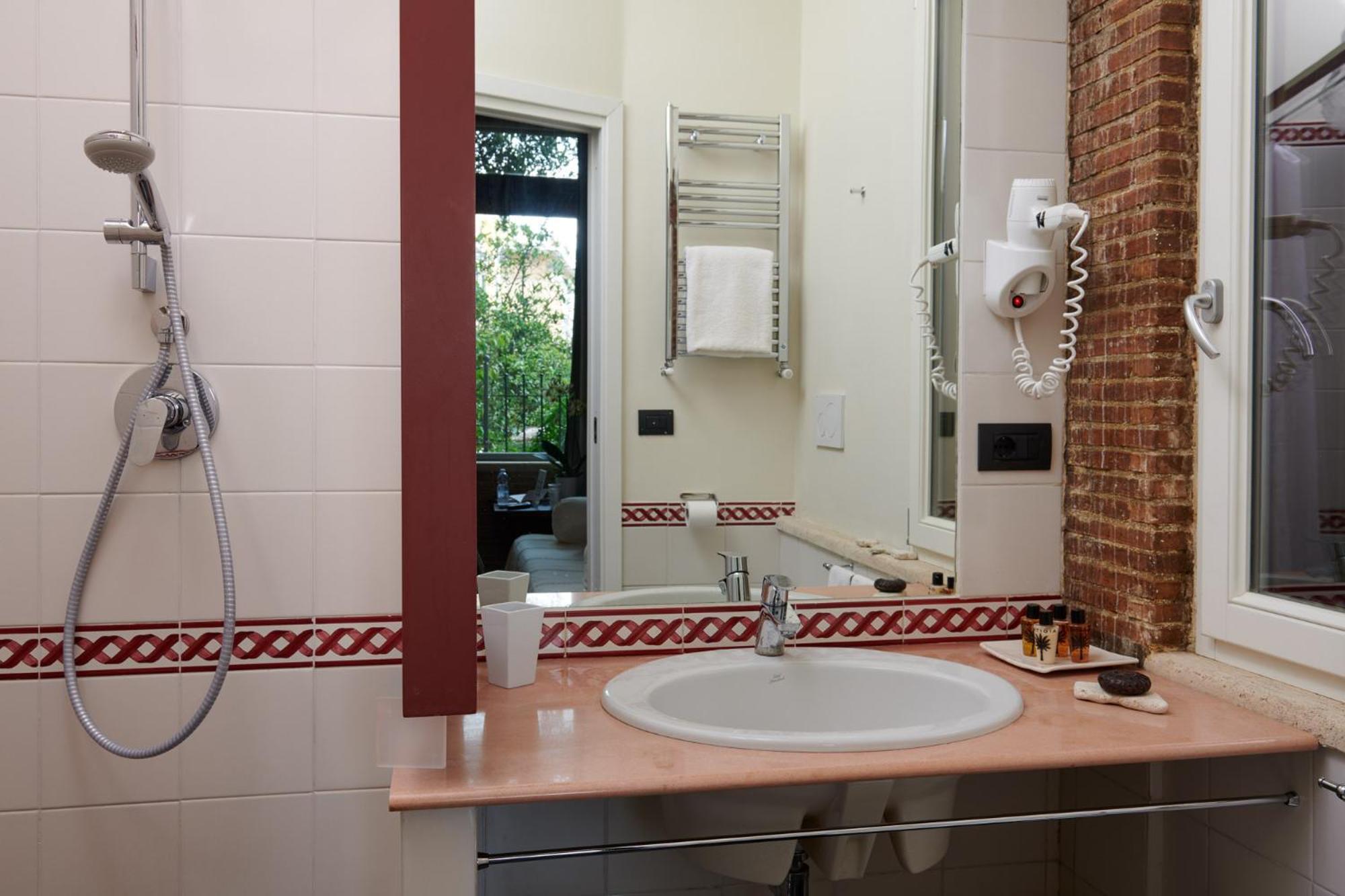 Queen Room with Garden View