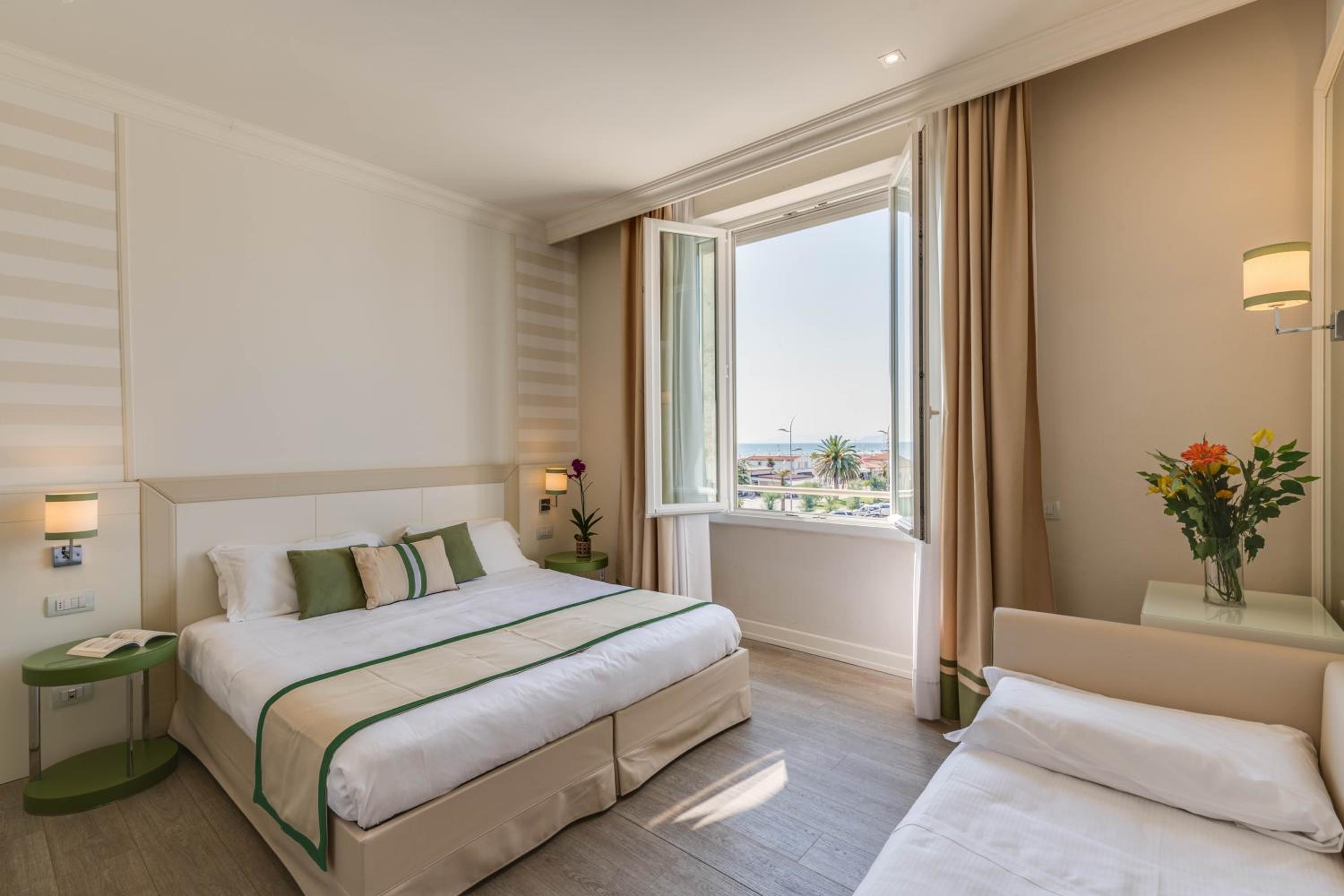 Triple Room with Partial Sea View