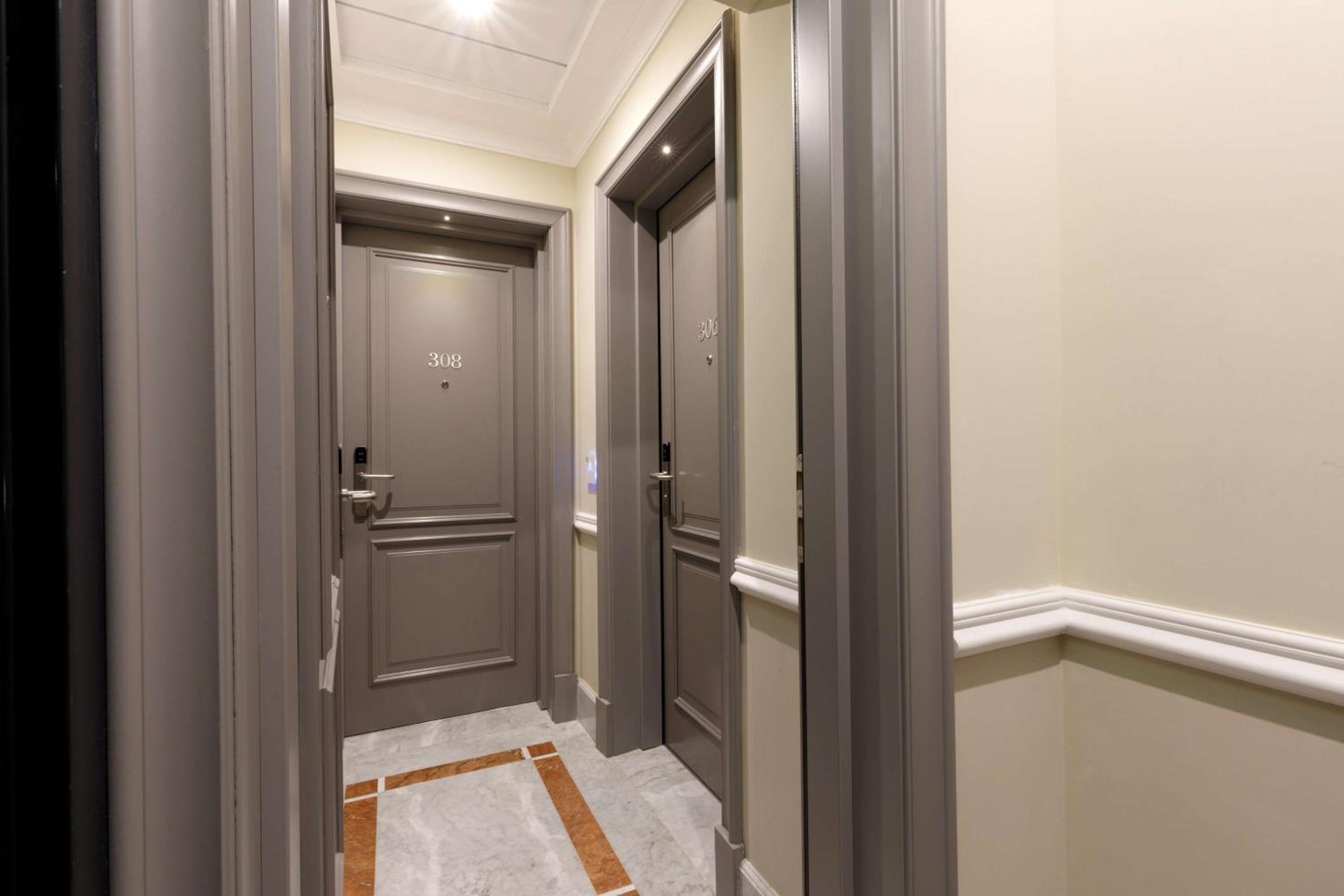 Family Room with One King Bed and One Queen Bed - Non-Smoking