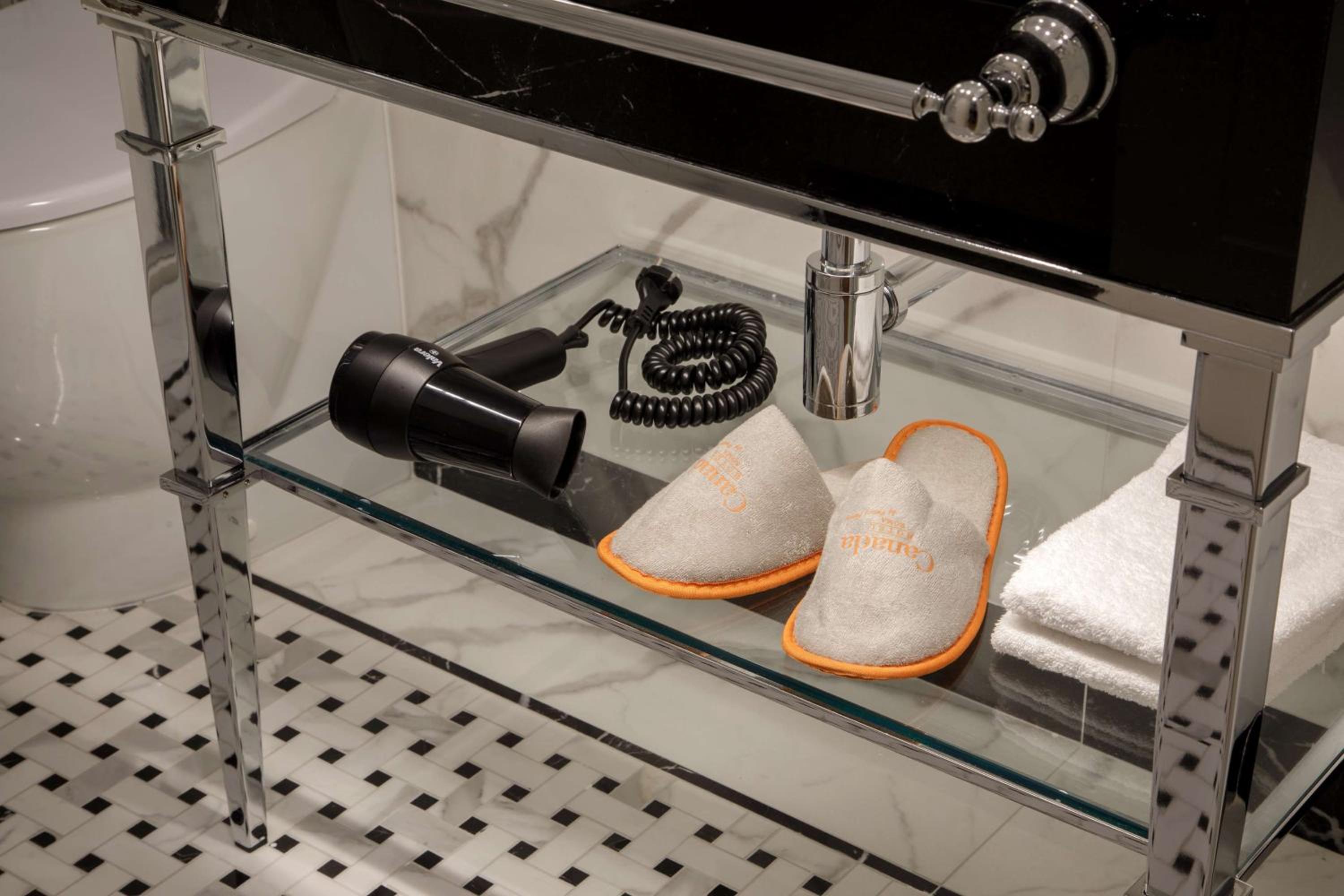 Family Room with One King Bed and One Queen Bed - Non-Smoking