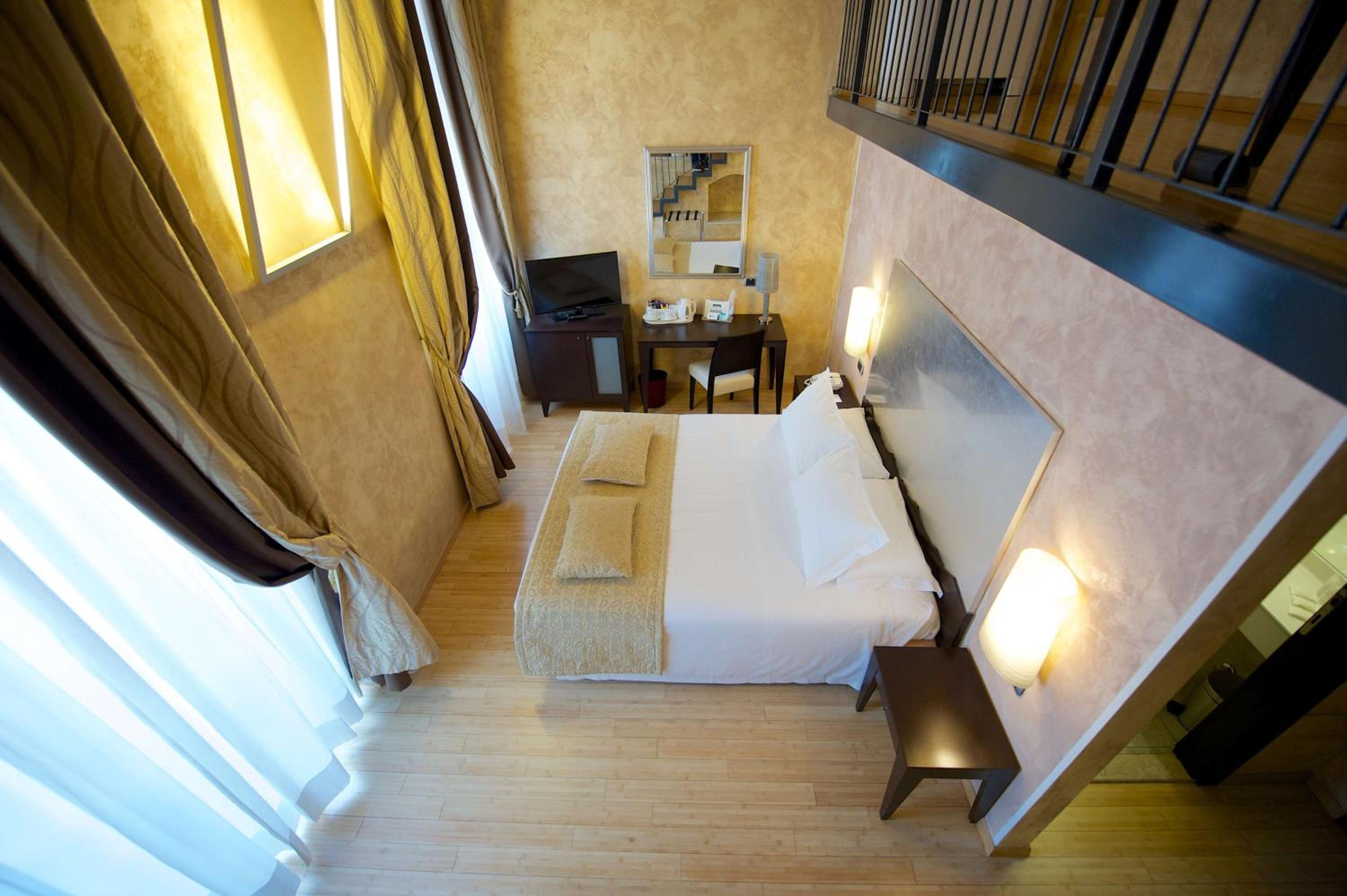 Standard Queen Room