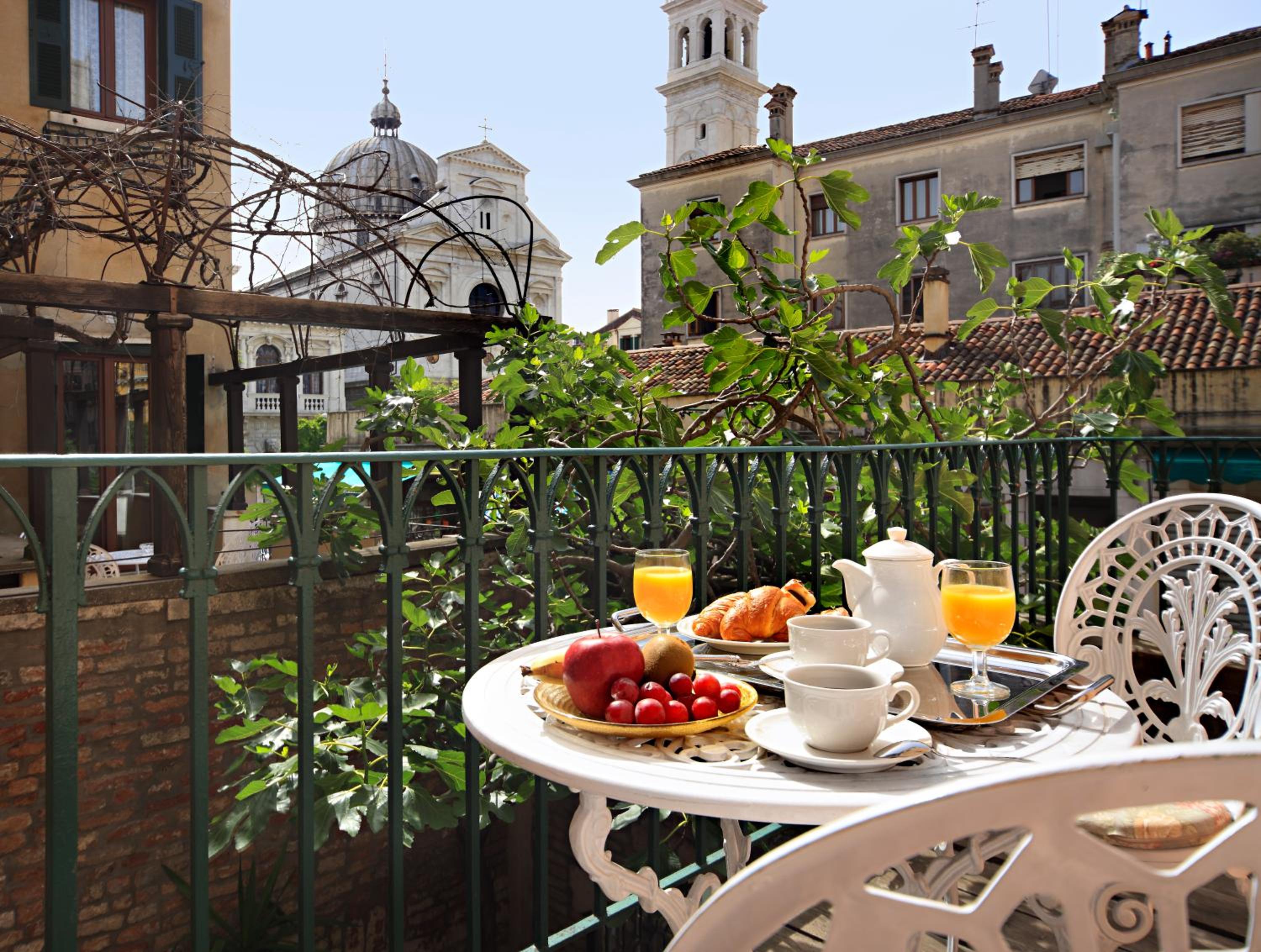 Deluxe Double or Twin Room with Terrace and Canal View