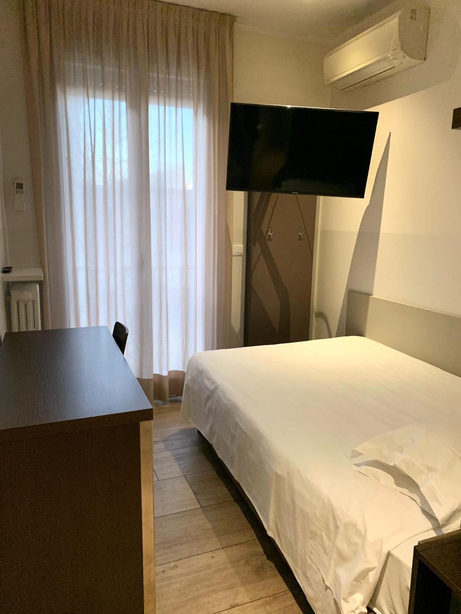 Basic Single Room with Balcony