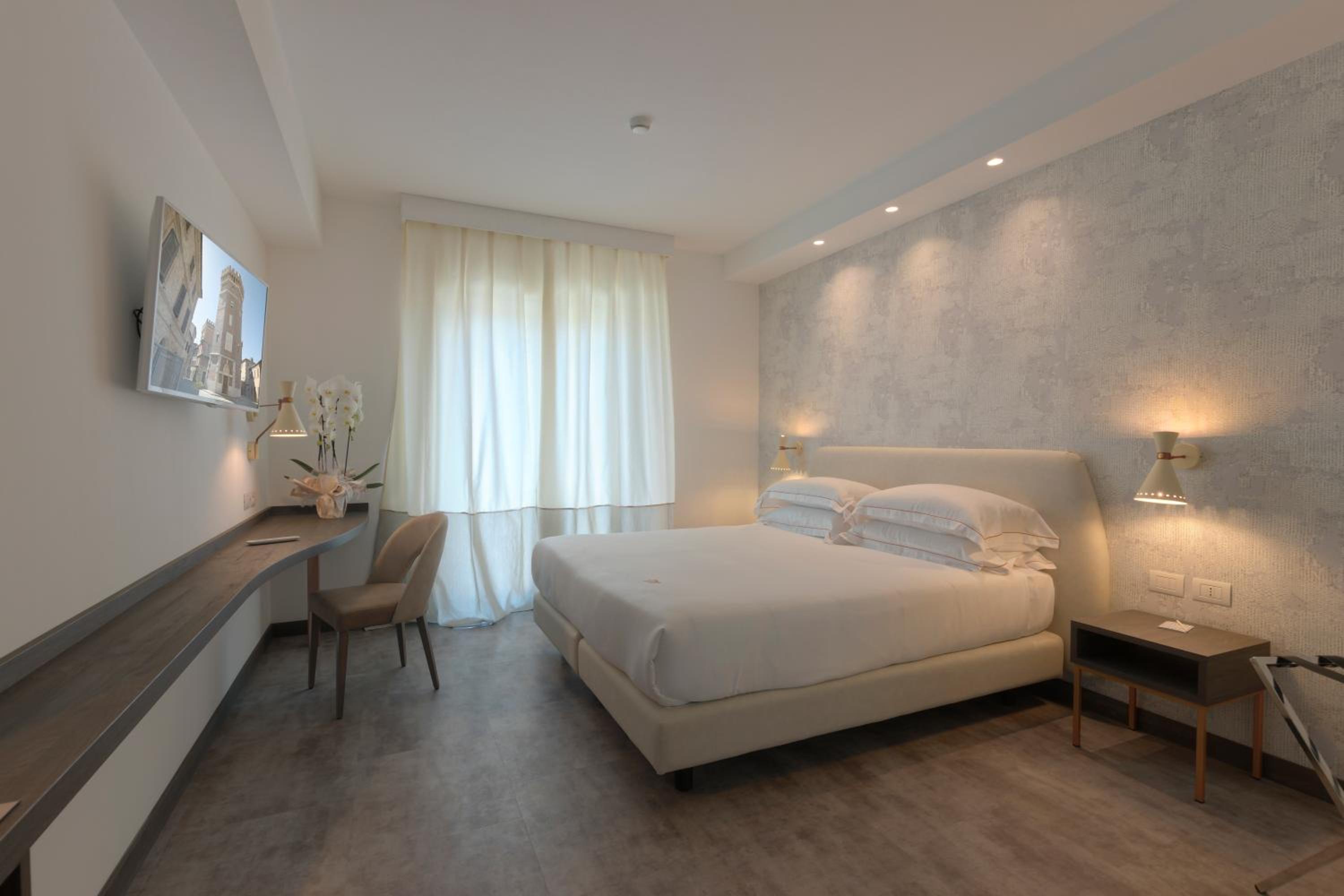 Deluxe Queen Room with Sea View