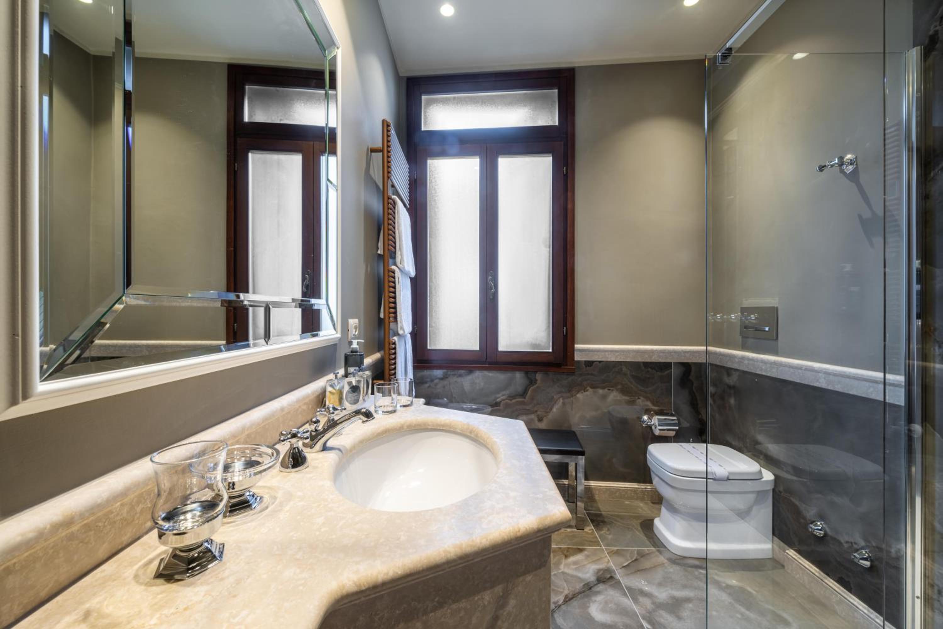 Deluxe room with Canal View