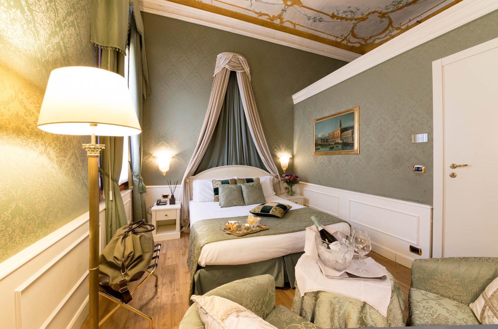 Junior Suite with Canal View