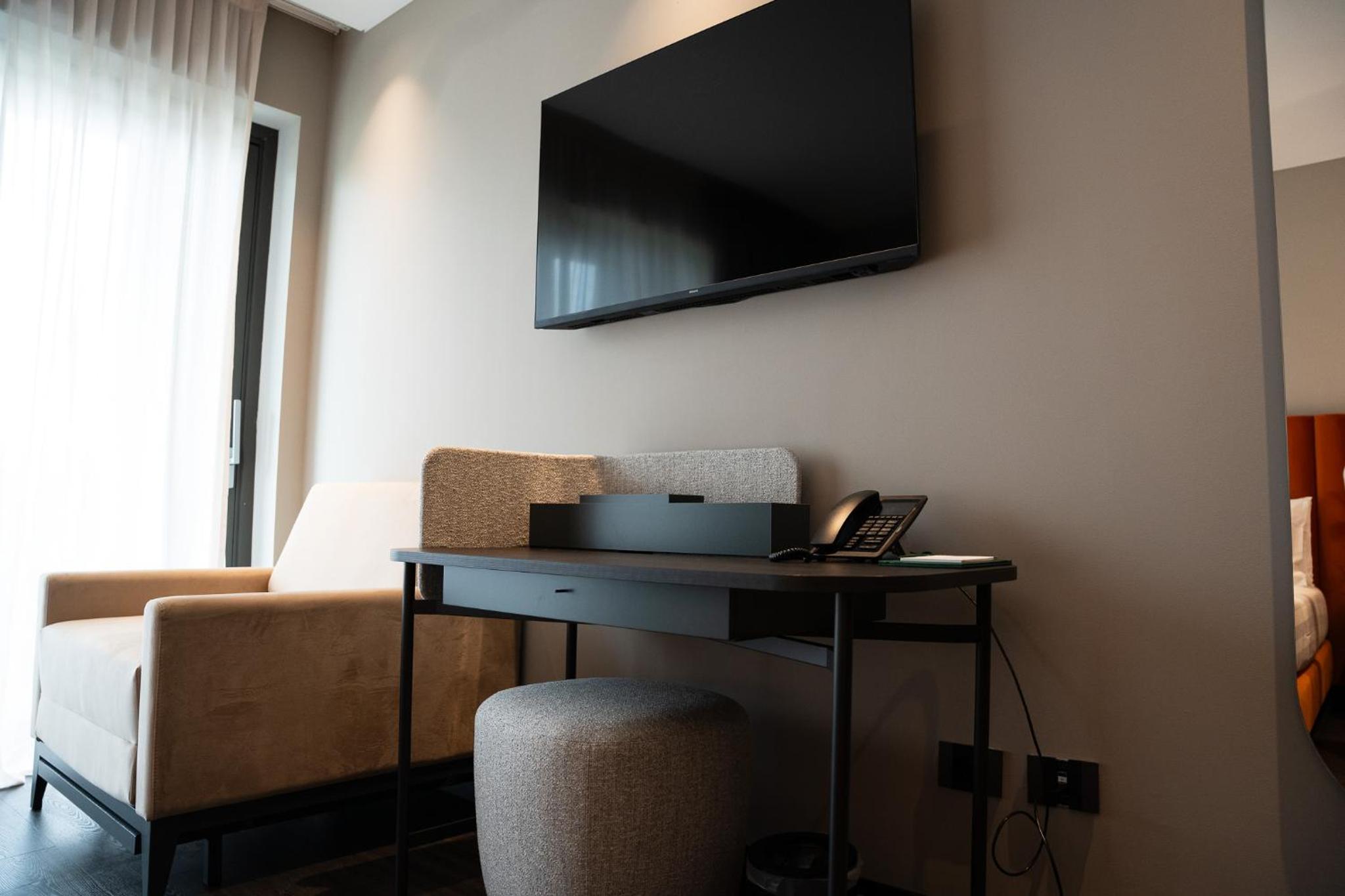 Deluxe Double or Twin Room with Pool View