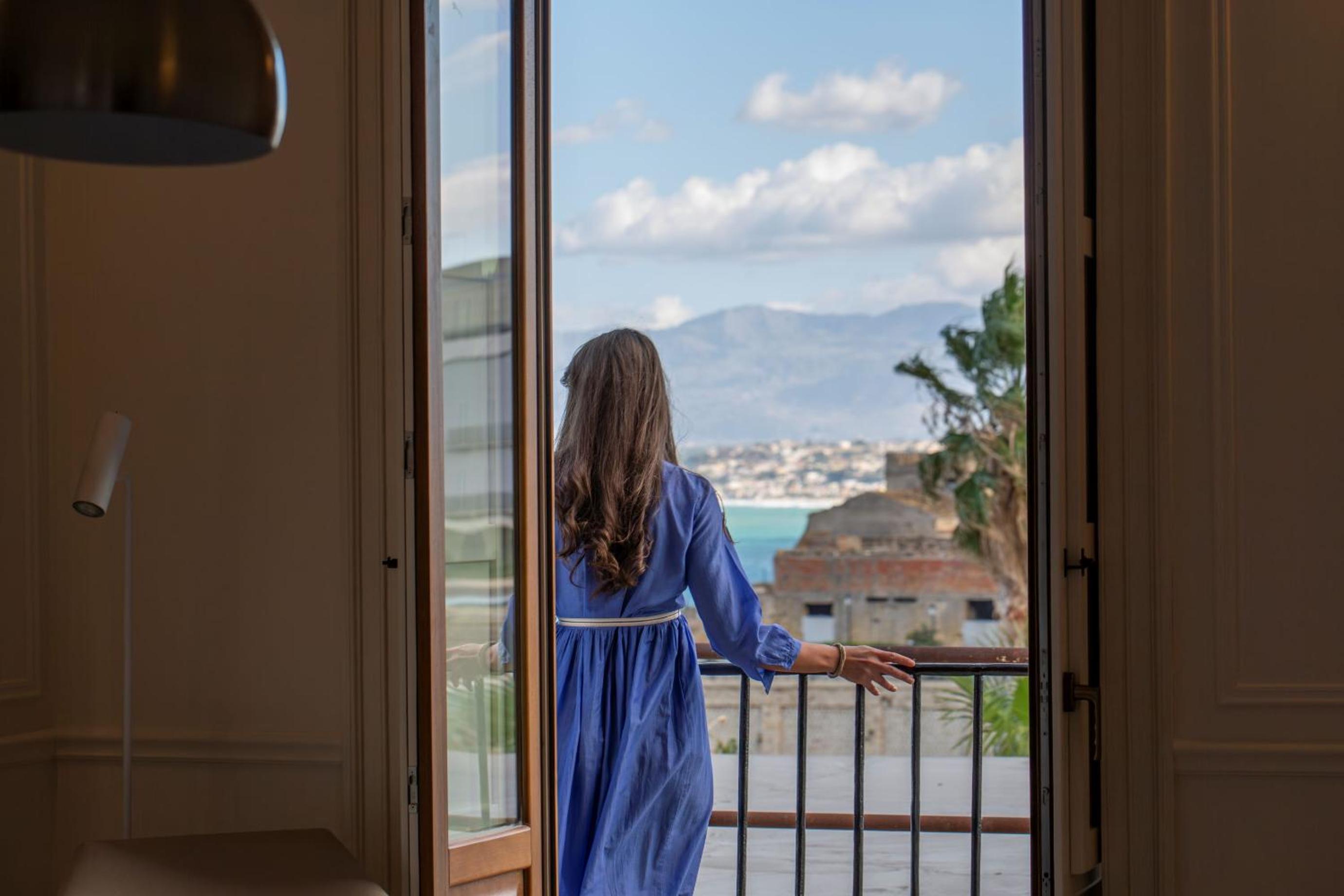 Deluxe Suite with Sea View