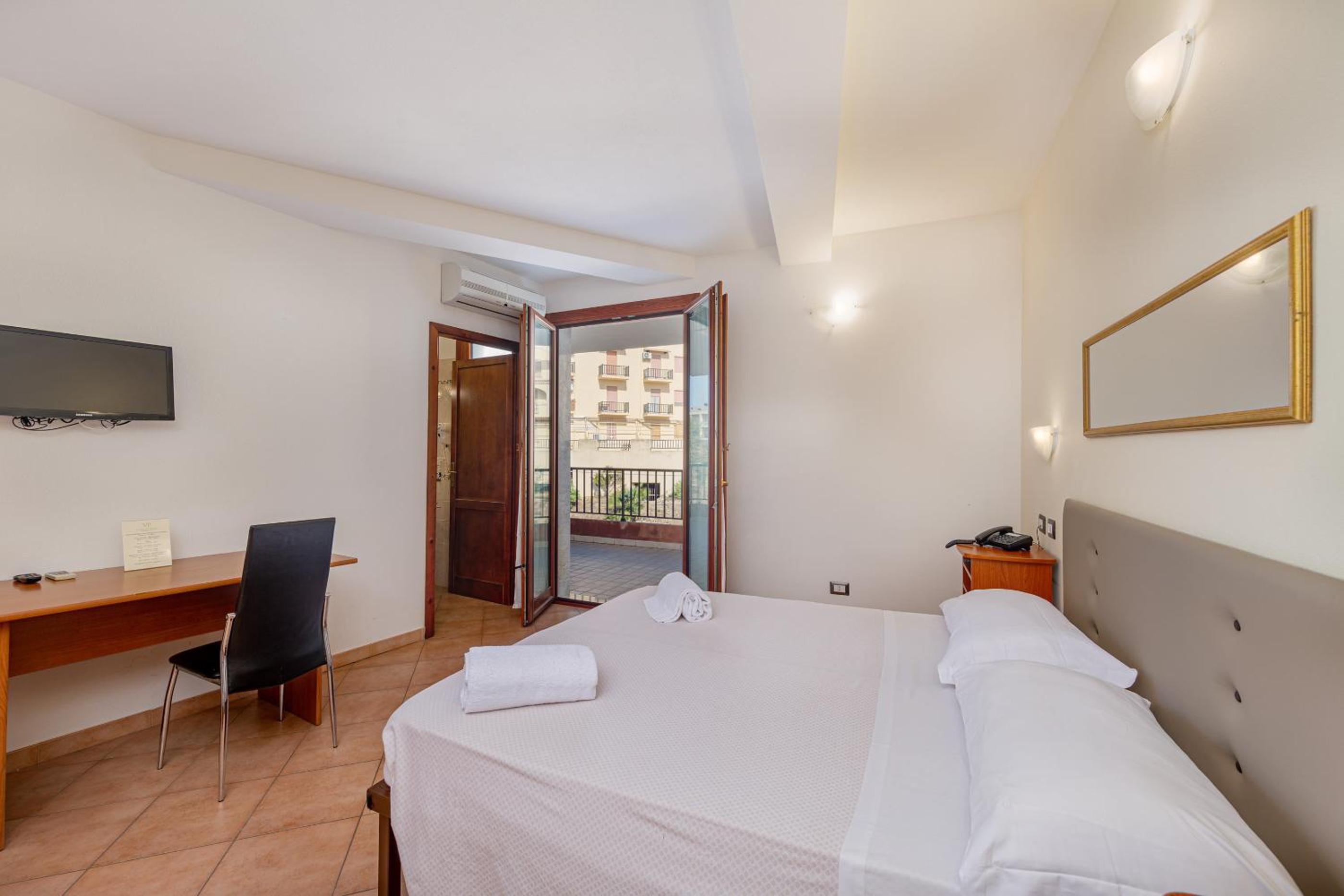 Classic Double or Twin Room with Balcony