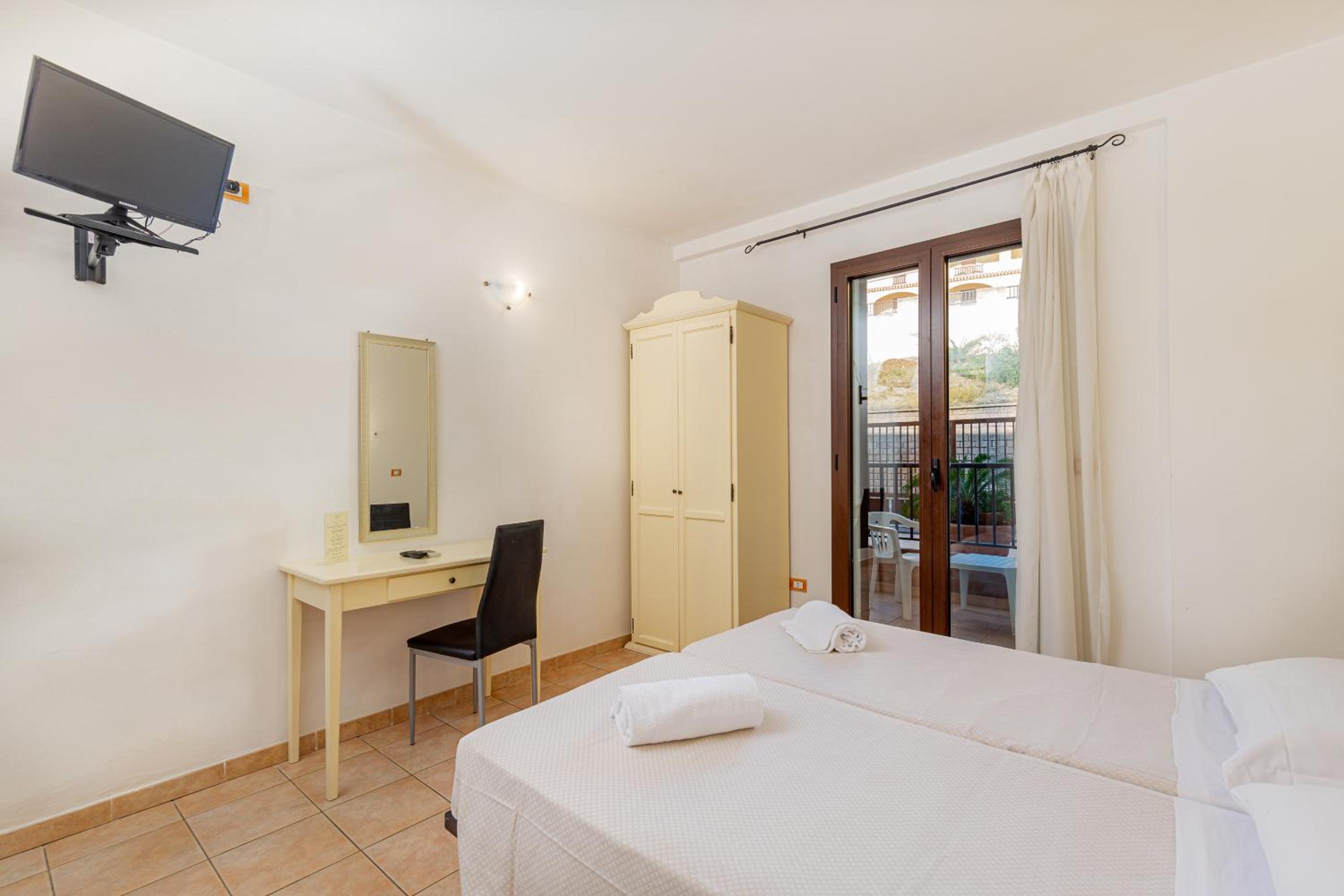 Classic Quadruple Room with Balcony