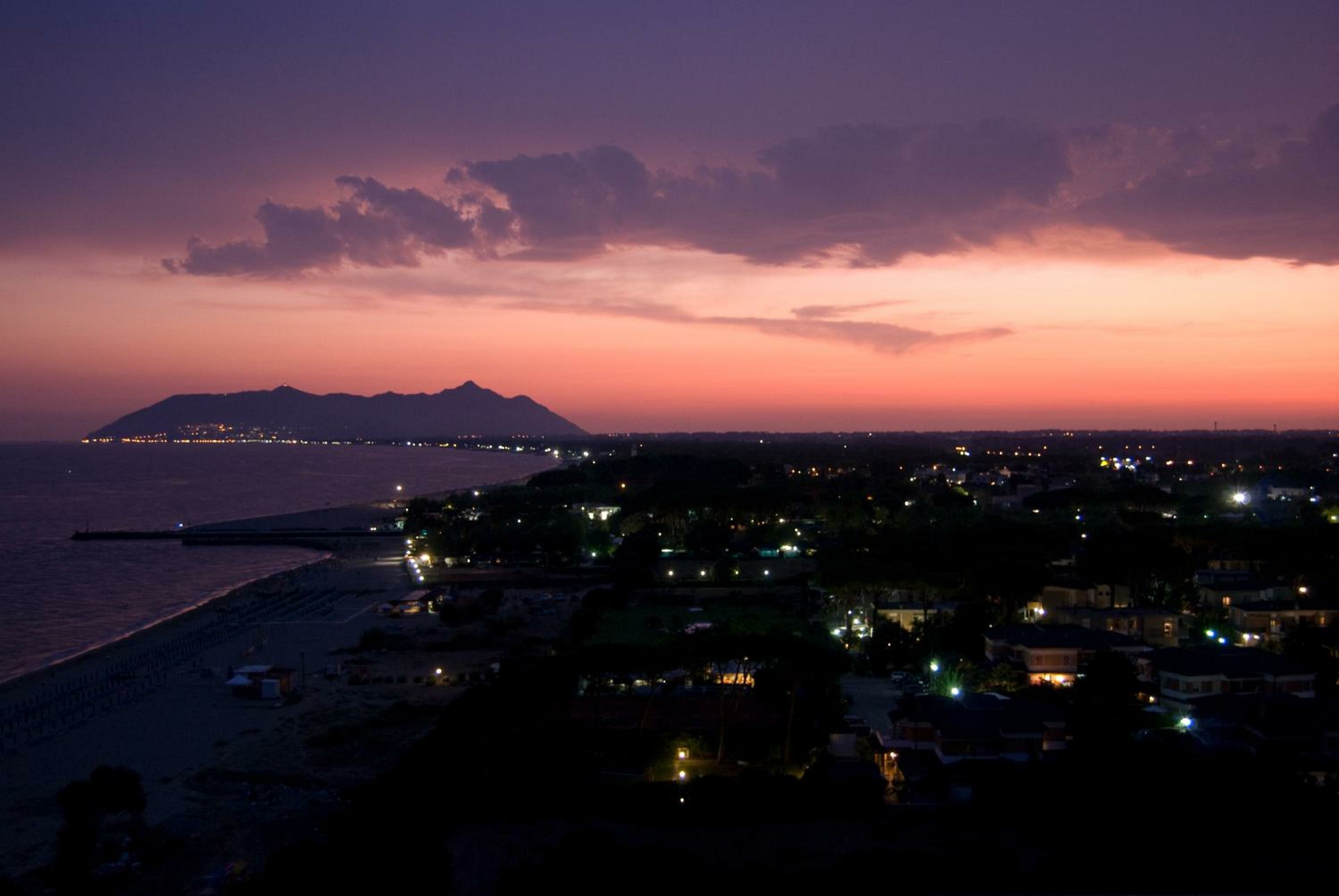 Family Room (2 Adults + 1 Child) with Sea View