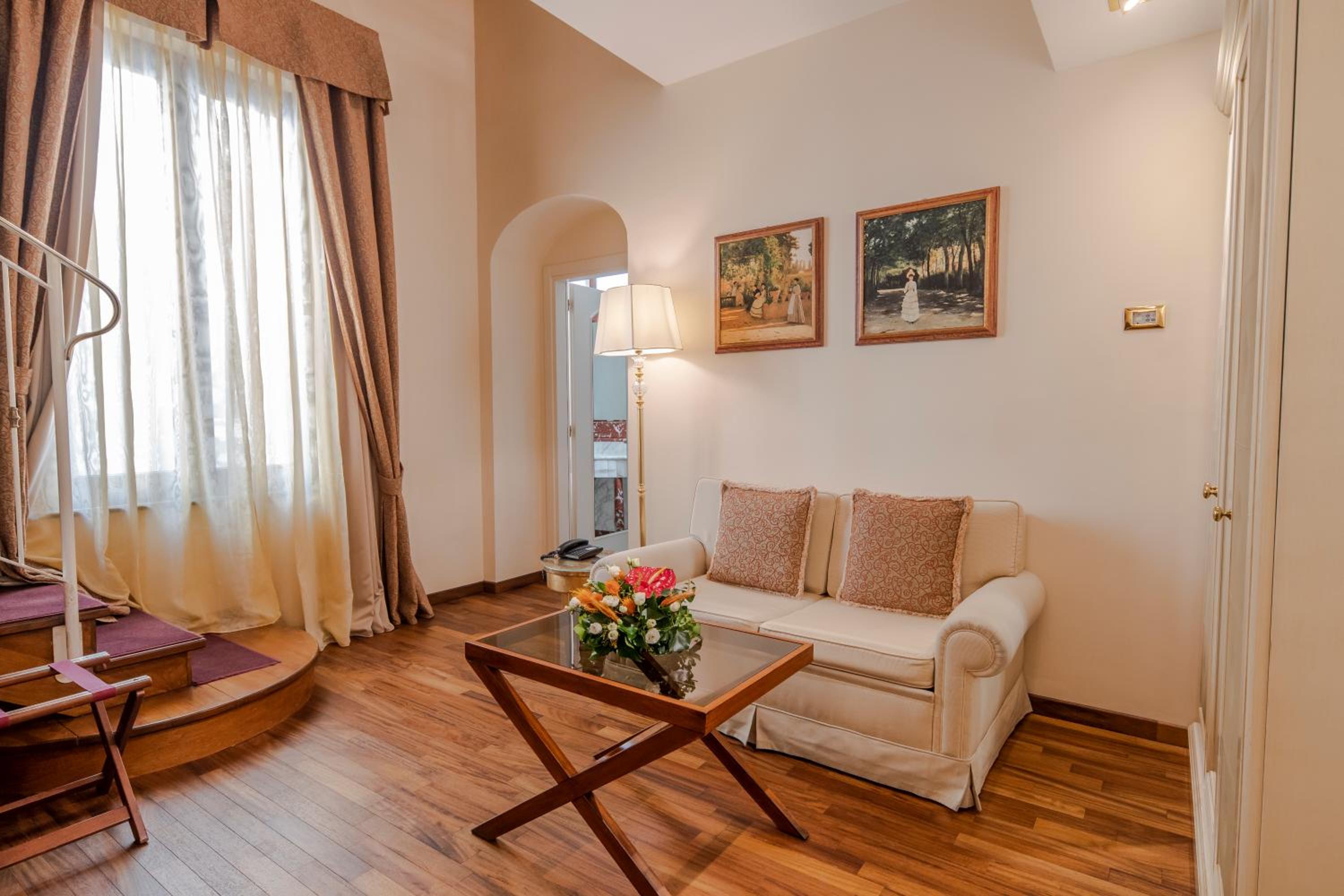 Junior Suite - Split Level