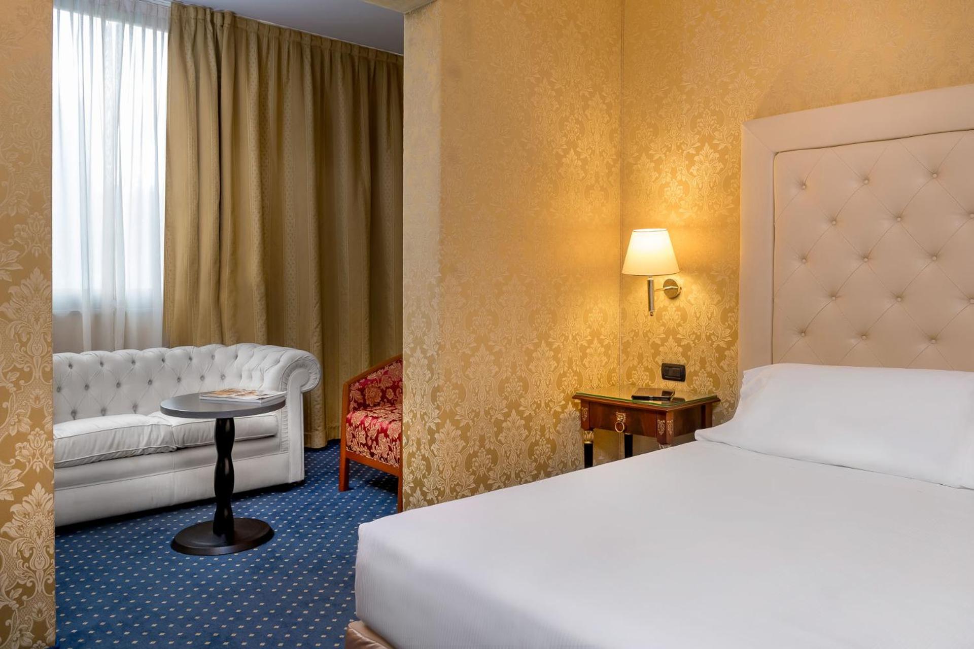 King Suite with Living Area - Non-Smoking