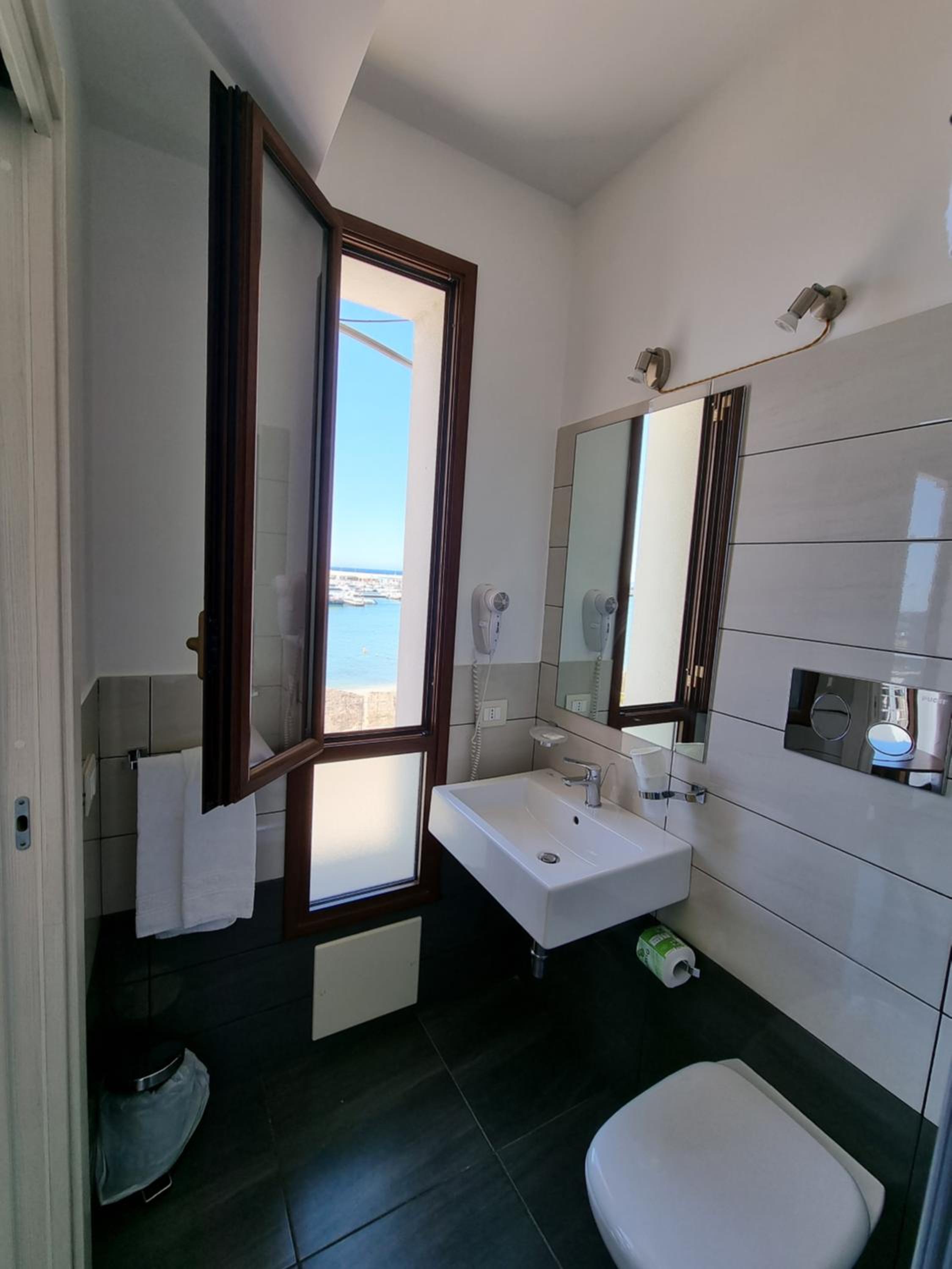 Deluxe Double Room with Sea View- Annex