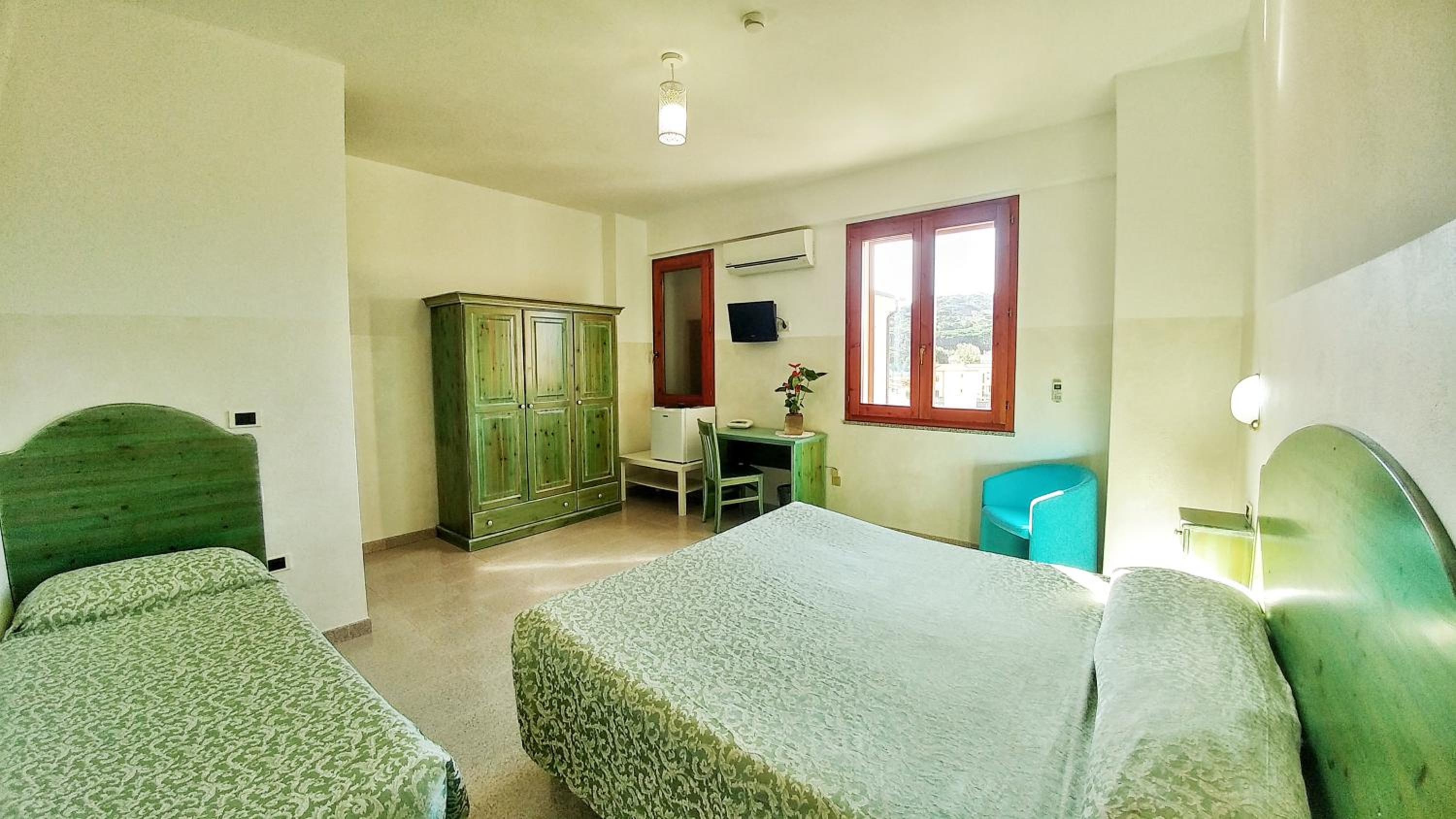 Triple Room with Garden View