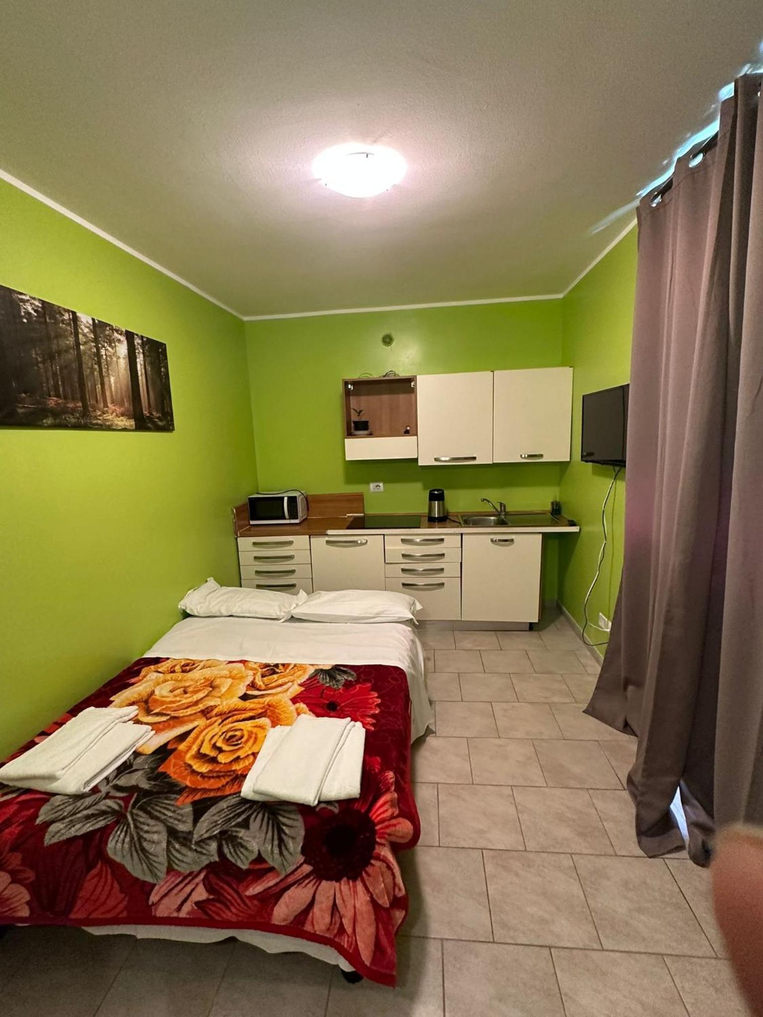 One-Bedroom Apartment